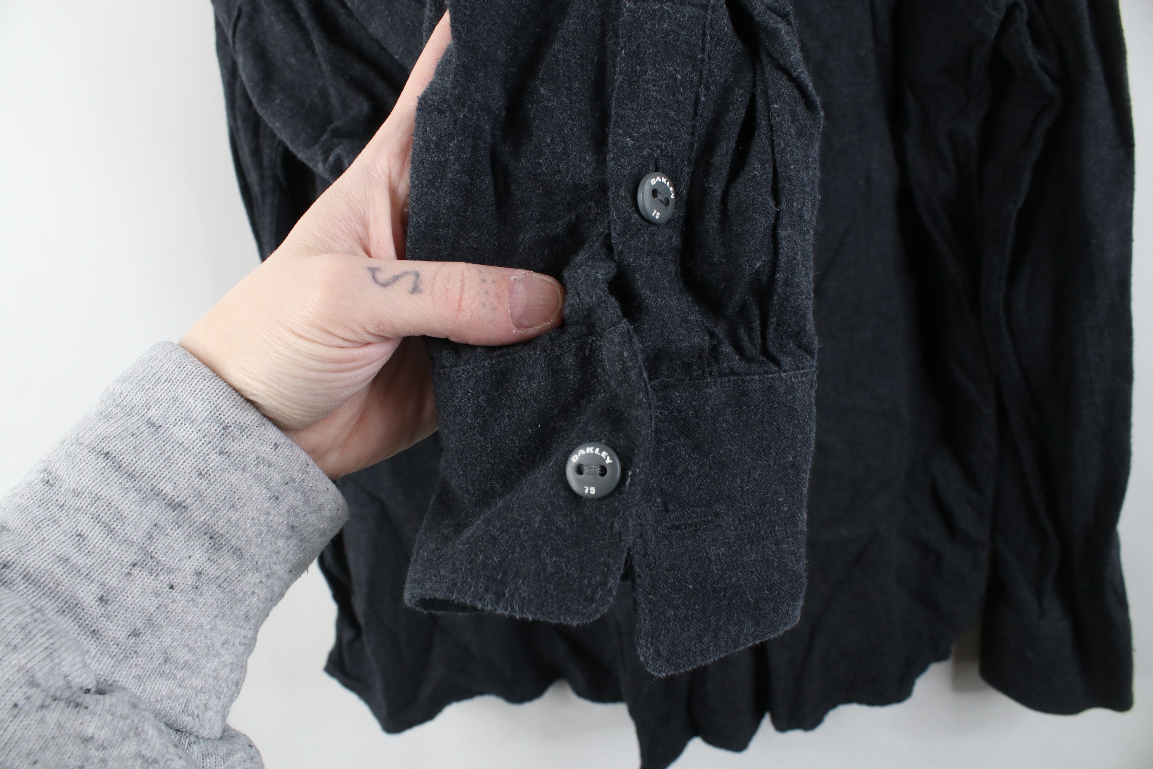 Oakley Vintage Oakley Flannel Collared Button Shirt Charcoal Gray Size US XL / EU 56 / 4 - 6 Thumbnail
