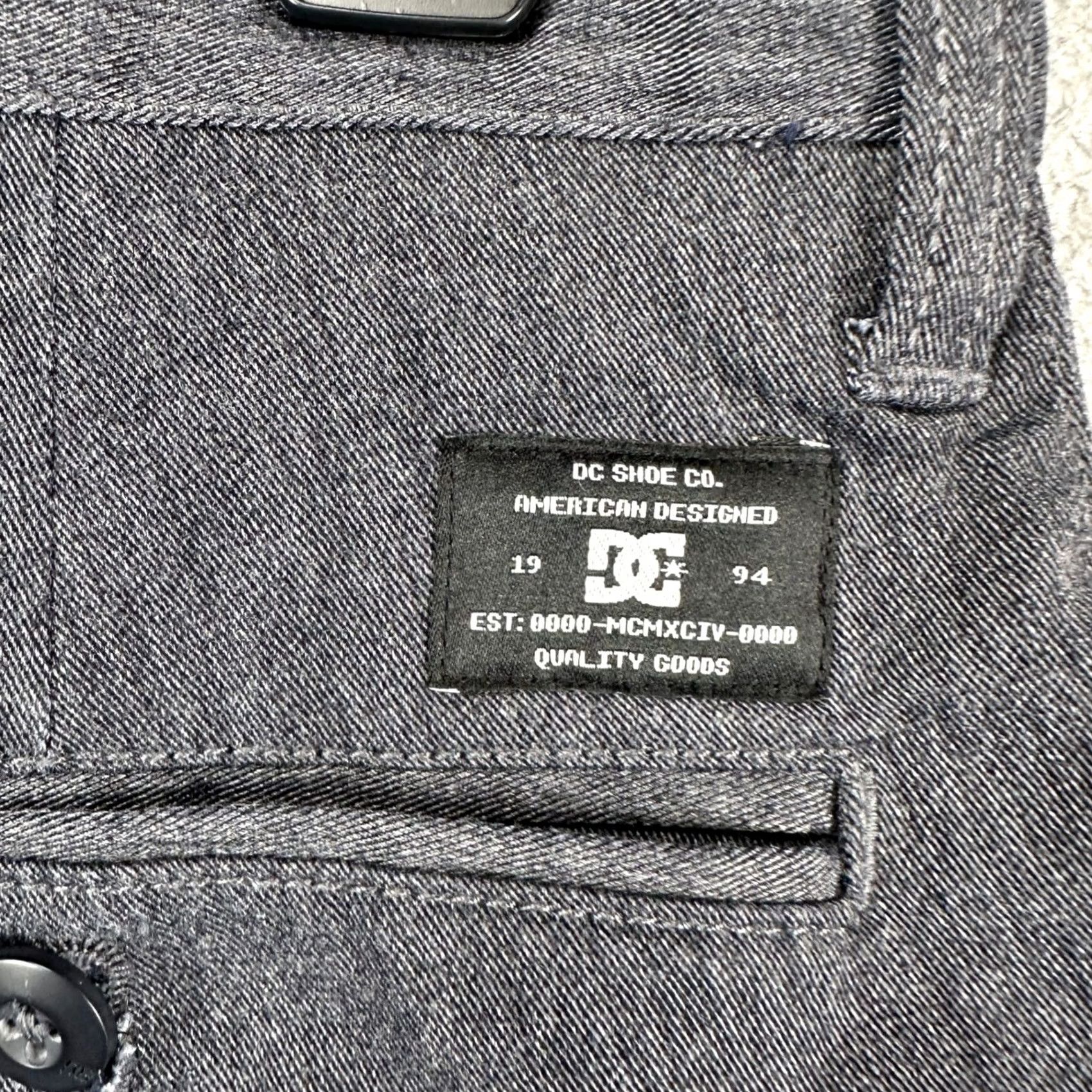 Vintage DC Shoes Mens Skate Shorts 30 Gray Flat Front Pockets Athletic Casual Outdoor Walking Shirt? Size US 30 / EU 46 - 5 Thumbnail