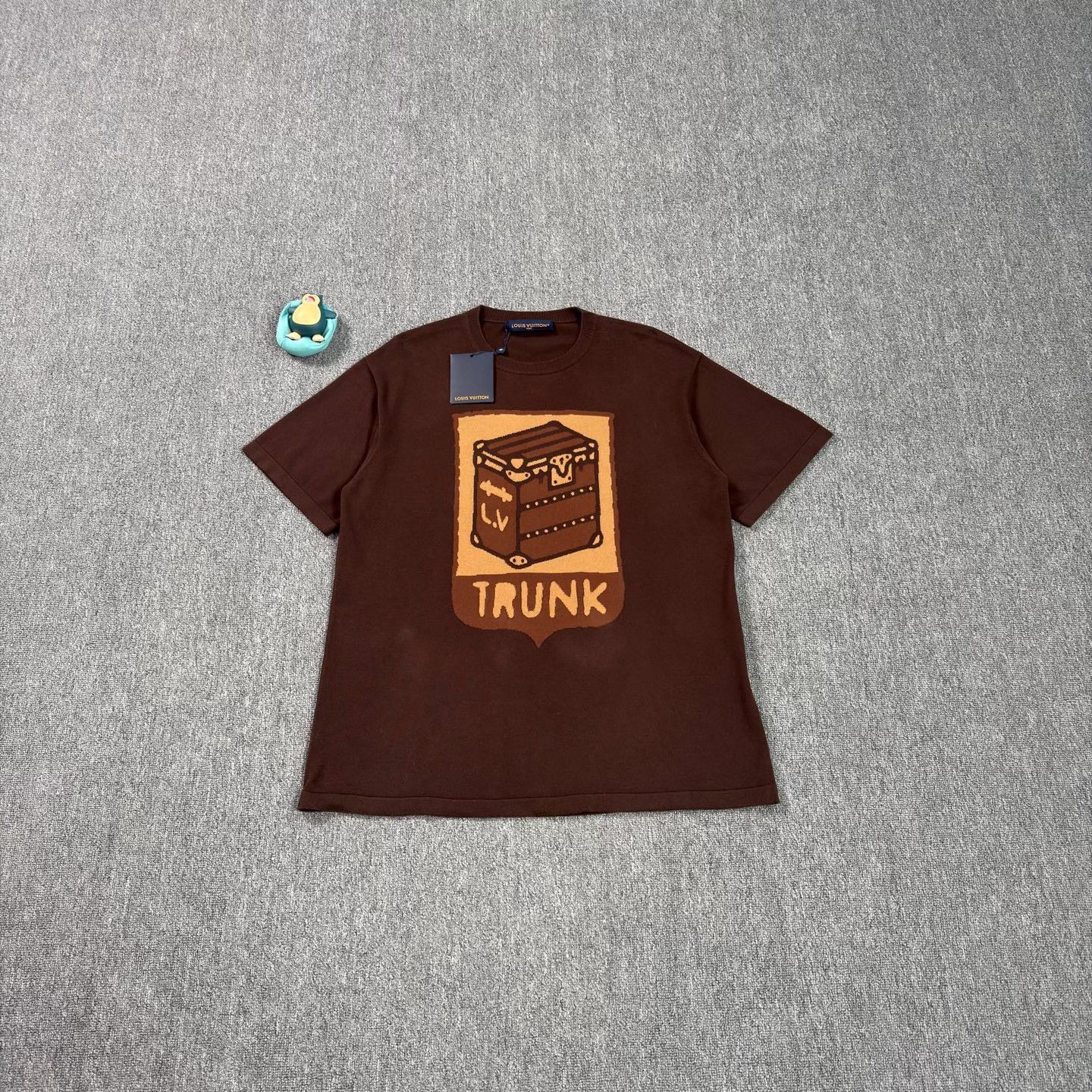 Louis Vuitton LV Hard Case Pattern Brown Knit Tee Size US XL / EU 56 / 4 - 1 Thumbnail