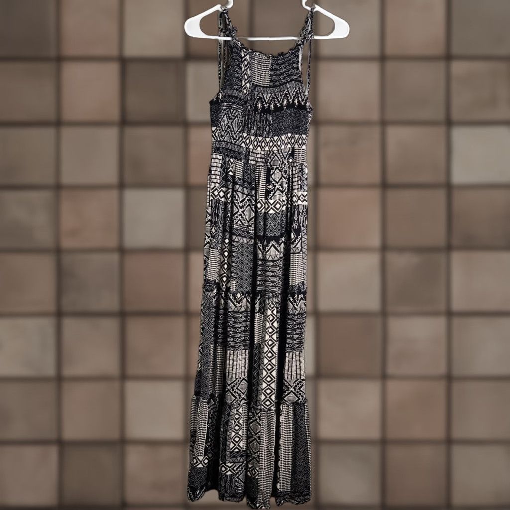 Vintage VINTAGE Wild Fable Womens Black White Geo Tribal Print Smocked Maxi Dress-Size XS Size XS / US 0-2 / IT 36-38 - 1 Thumbnail