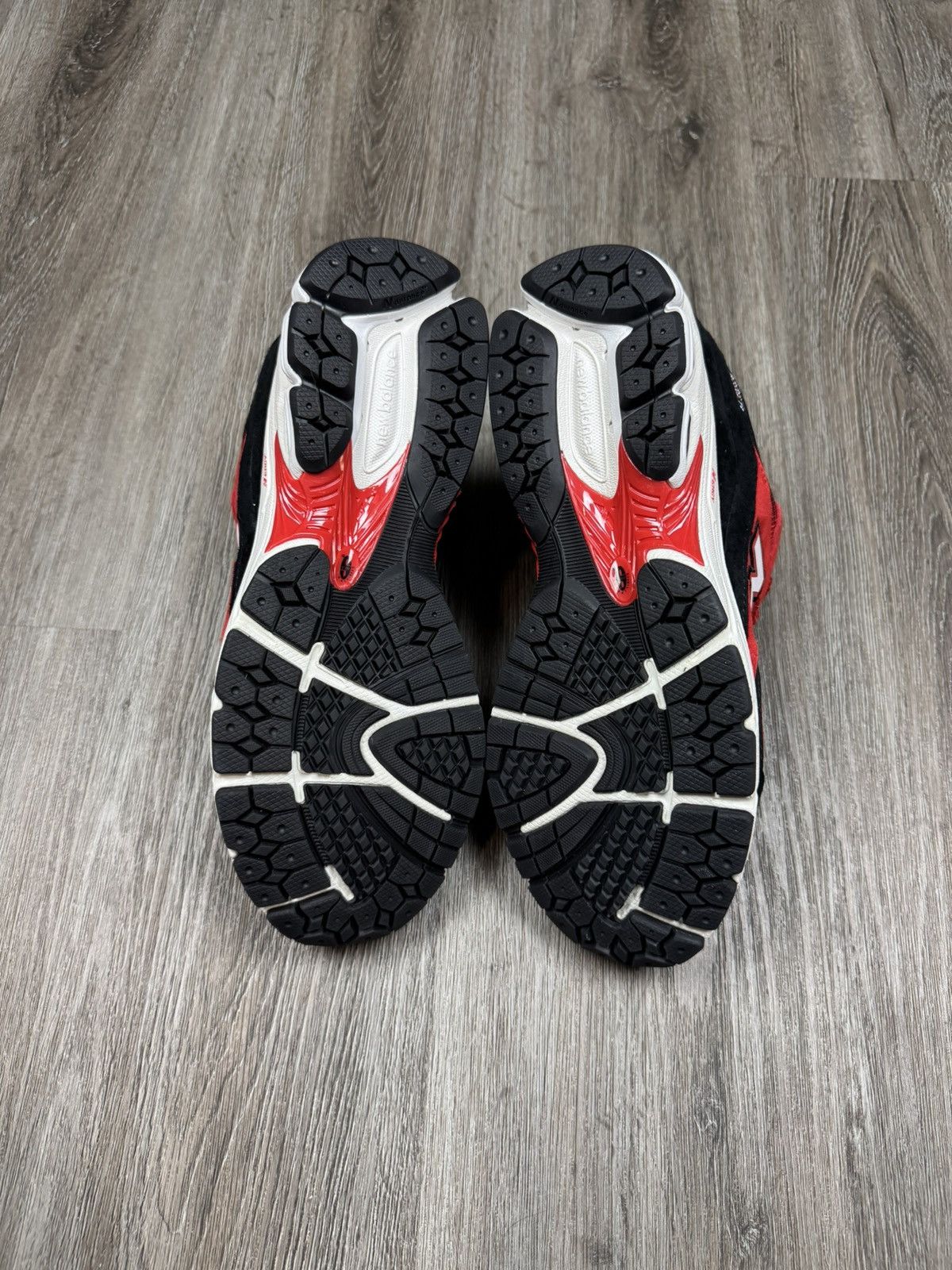New Balance New Balance 2002R True Red Black Size 10.5 Size US 10 / EU 43 - 5 Thumbnail