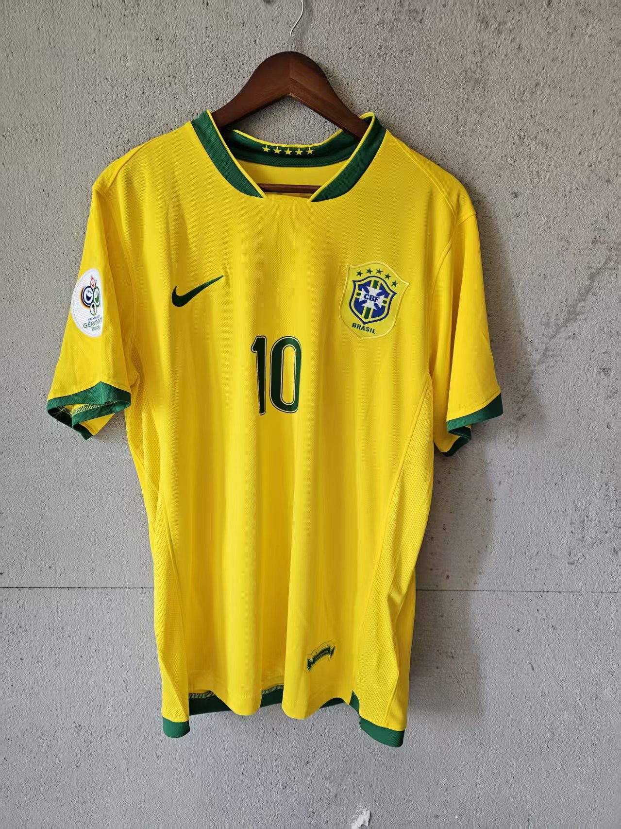 Other 2006 Brazil #10 Ronaldinho Jersey Home Size US L / EU 52-54 / 3 - 1 Thumbnail
