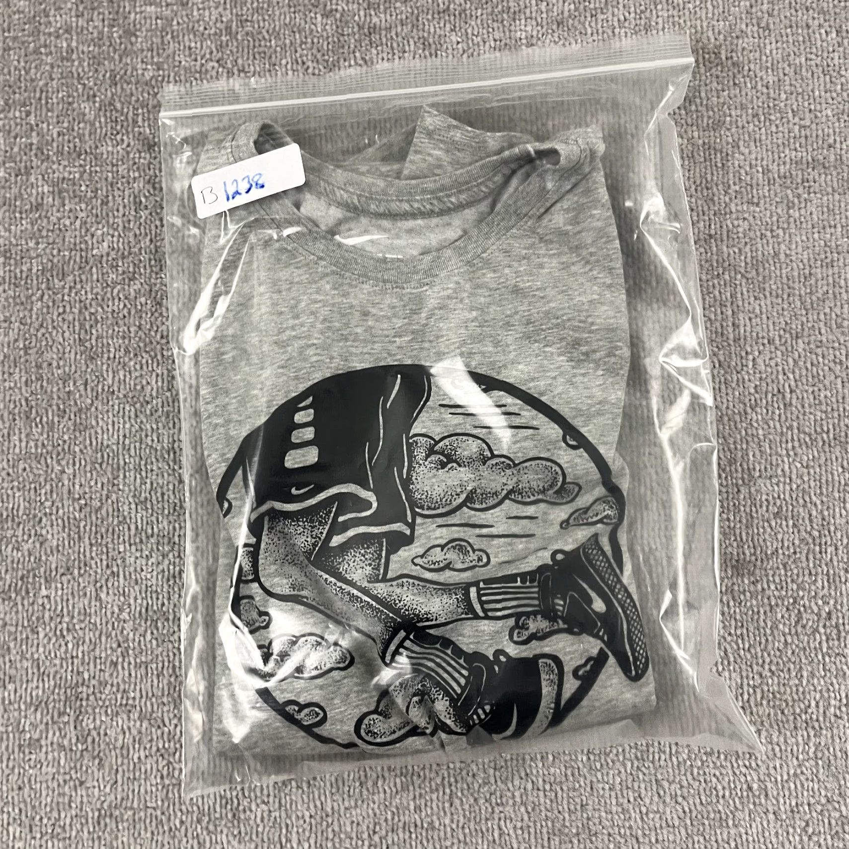 Nike VINTAGE Nike Shirt Mens Adult XL Gray Running Dri-Fit Gravity's Enemy Graphic Tee Size US XL / EU 56 / 4 - 8 Thumbnail