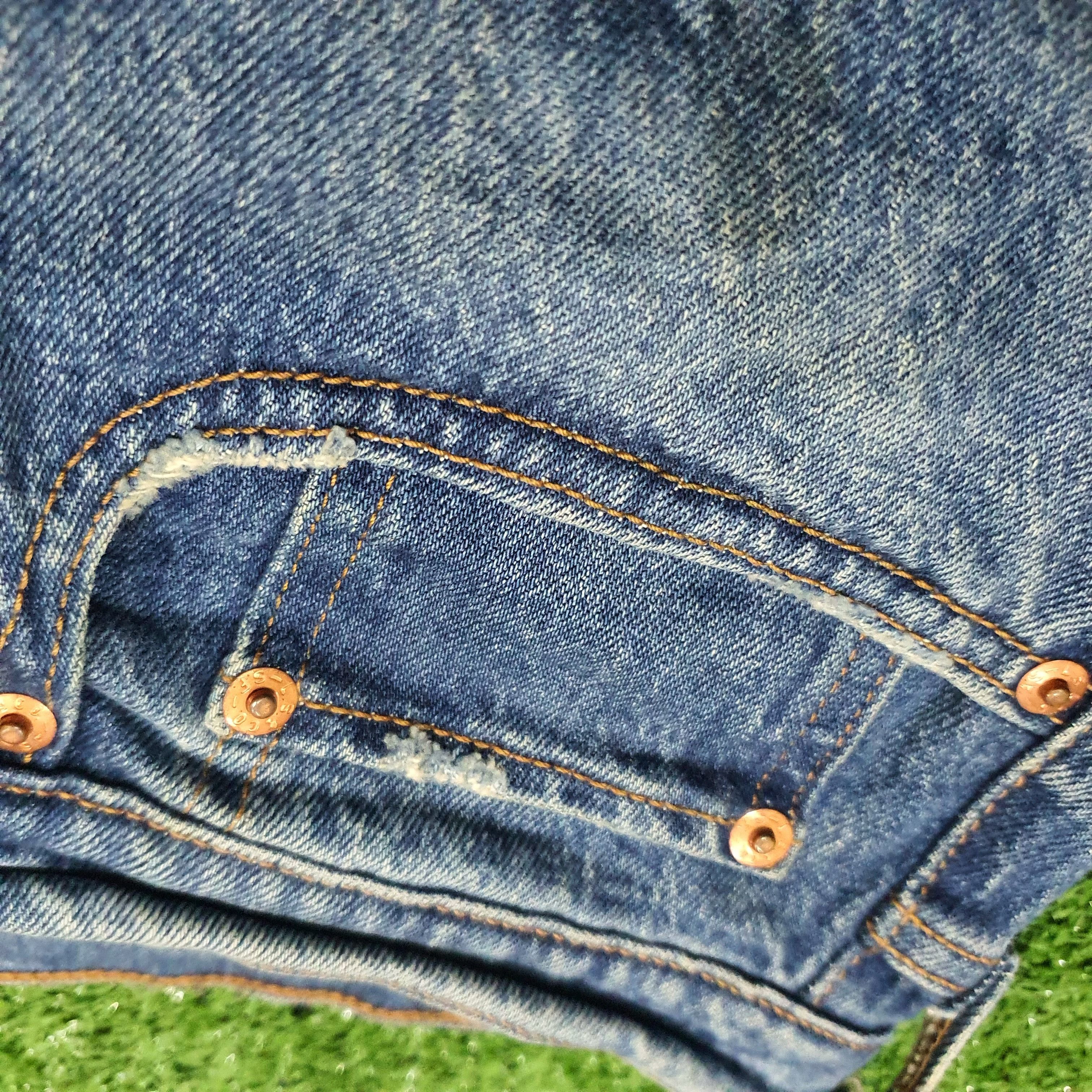 Jean Levi's 501 Original Fit jeans in a light blue wash Size 30" / US 8 / IT 44 - 24 Thumbnail