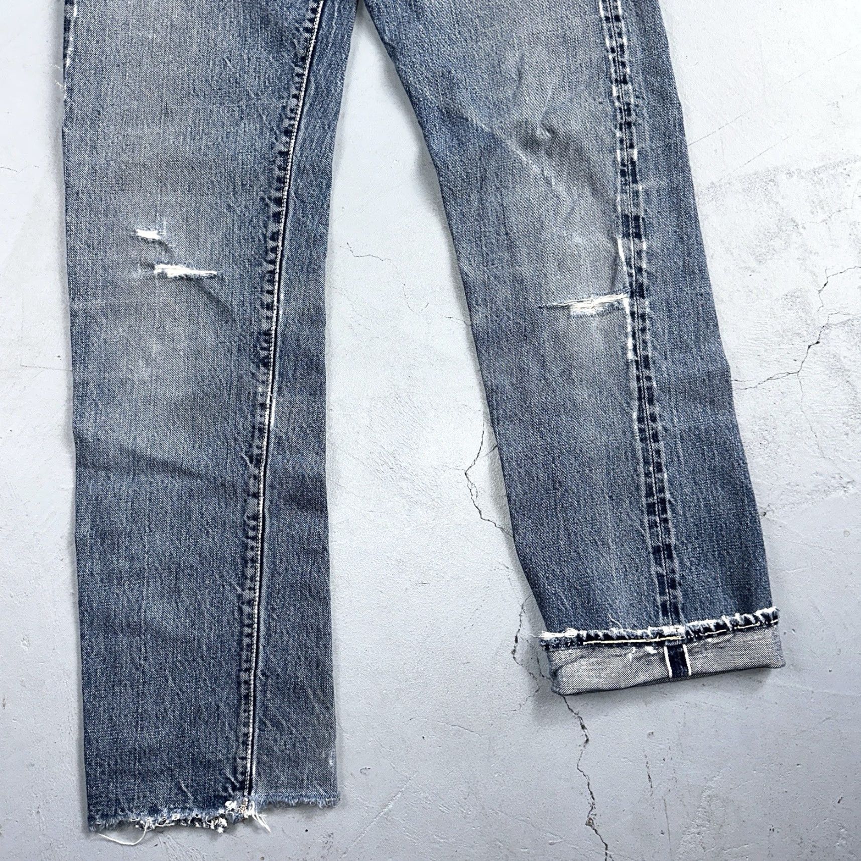 Levi's VINTAGE Levi's 501 XX Jeans Classic Denim Blue 1960s USA Big E Redline Selvedge 26x31 Mens Size US 26 / EU 42 - 3 Thumbnail