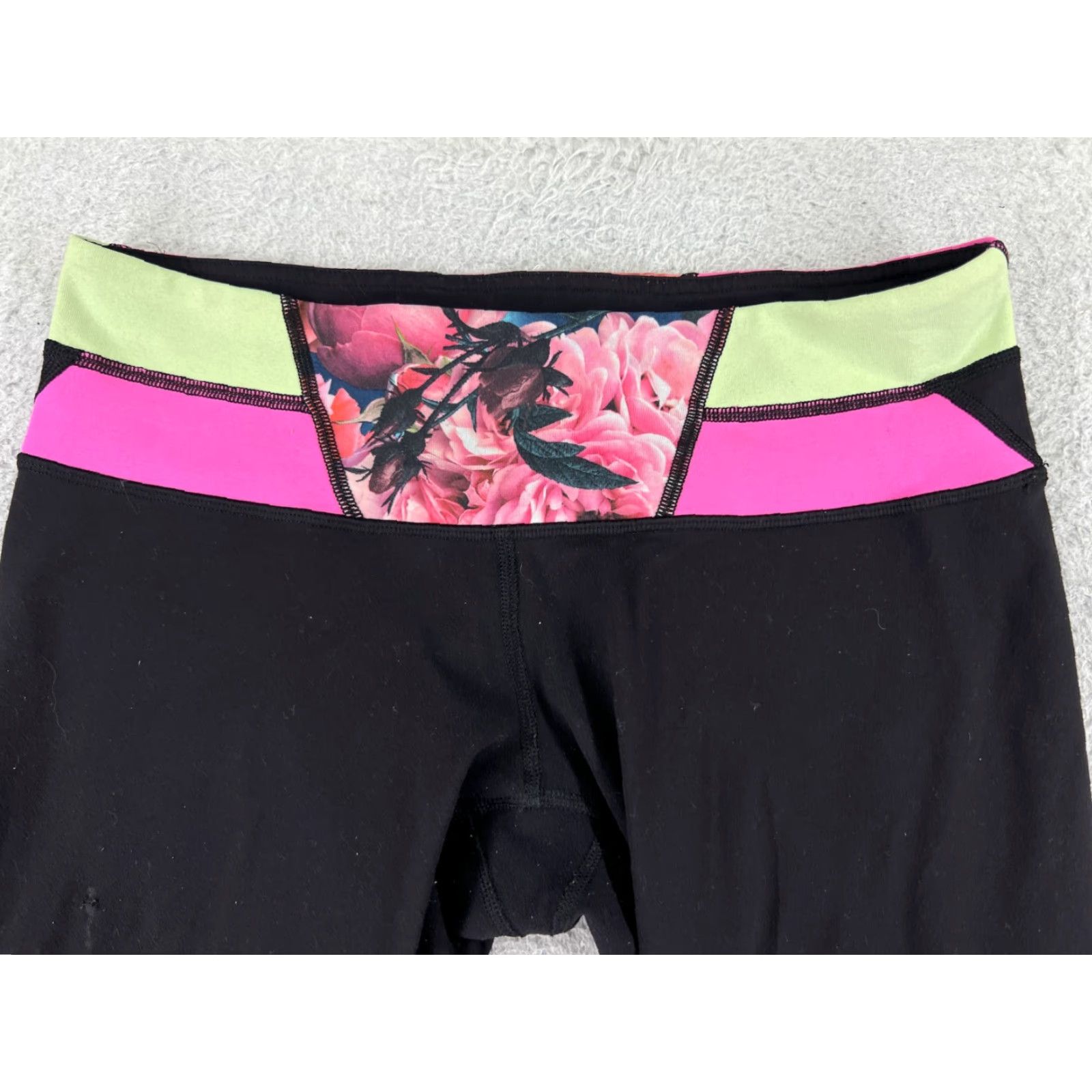 Lululemon Lululemon Pants Womens 8 Black Pink Wunder Under Crop Full-On Luon Floral READ Size 30" / US 8 / IT 44 - 4 Thumbnail