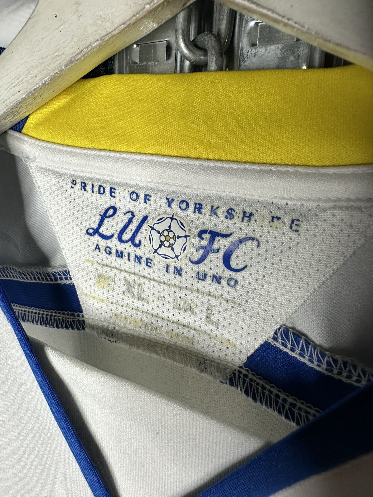 Macron LEEDS UNITED LUFC 2008/09 FOOTBALL SHIRT JERSEY MACRON L-XL Size US XL / EU 56 / 4 - 4 Thumbnail