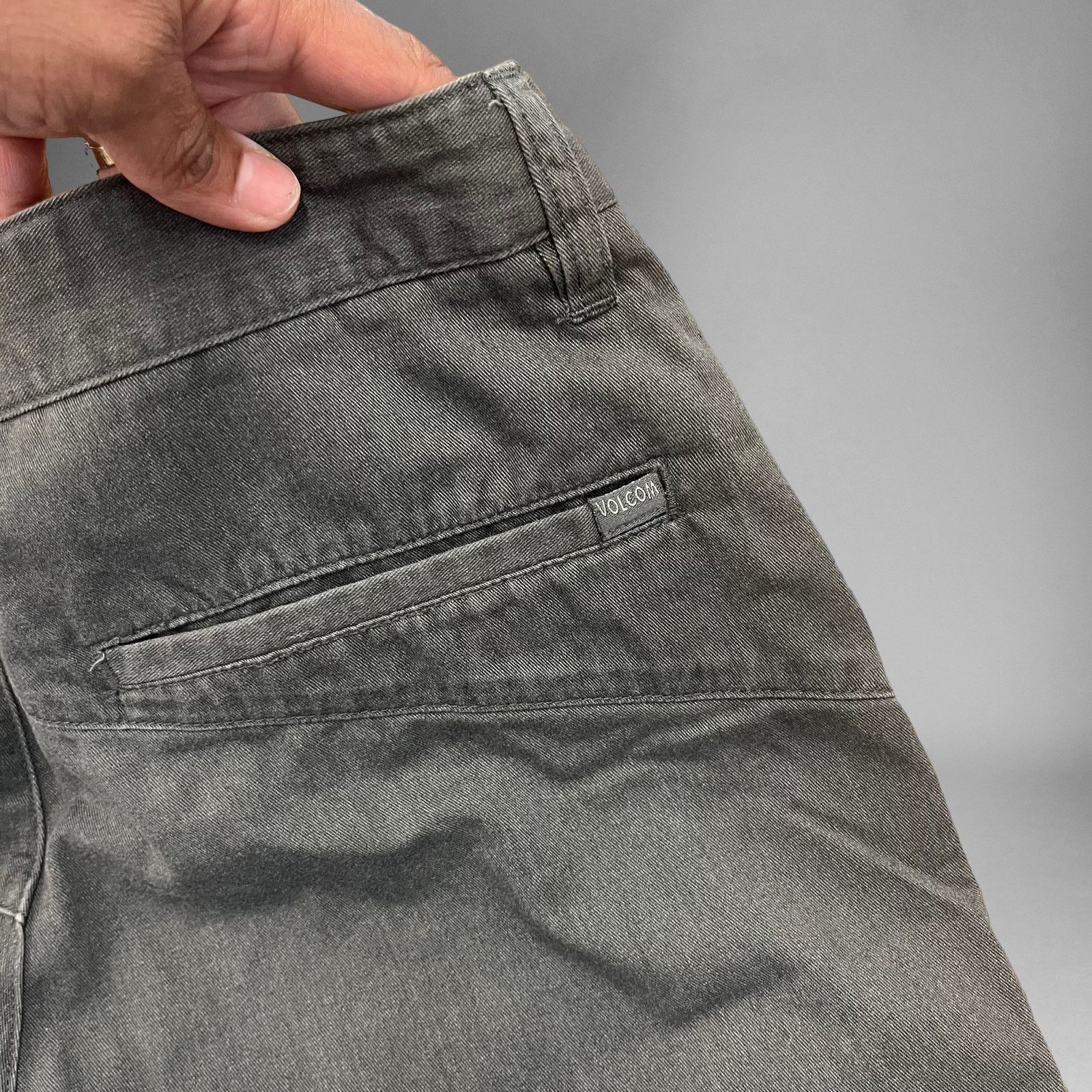 Volcom Volcom Skater Shorts Chinos Mens Size 33 Gray Corpo Class Size US 33 - 10 Thumbnail