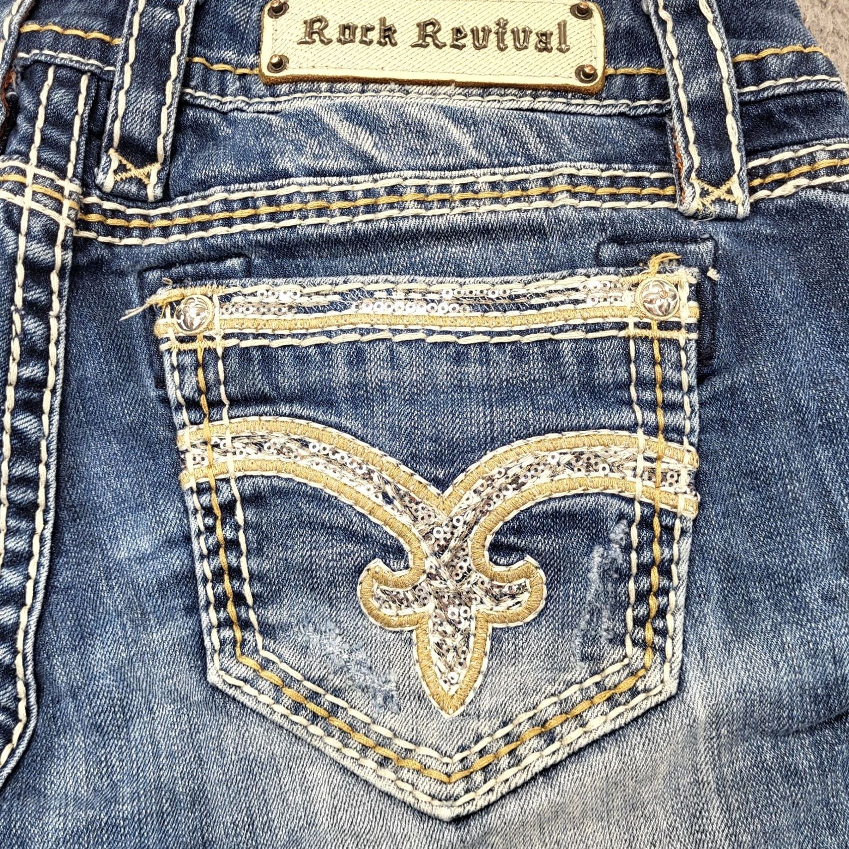 Vintage Rock Revival Capri Womens 31 Denim Embroidered Bedazzled Aroa Capris 5-Pocket Buckle Bke Jeans Blue Short/Medium Sized Womens Size ONE SIZE - 2 Thumbnail