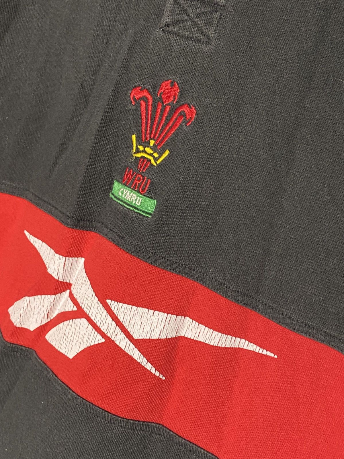 Reebok Vintage Wales Reebok Rugby Jersey 1999/2000 Away Mens Kit Size US L / EU 52-54 / 3 - 2 Thumbnail