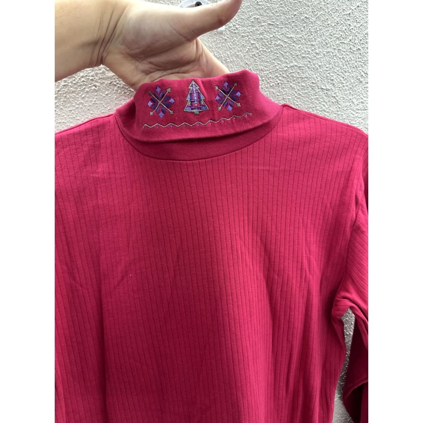 Pinko Northern Isles Portraits Womens Turtleneck Size Small Pink Holiday Detail Shirt Womens Regular 100% Cotton Knit Embroidered Long Sleeve Vintage: No Size S / US 4 / IT 40 - 2 Thumbnail