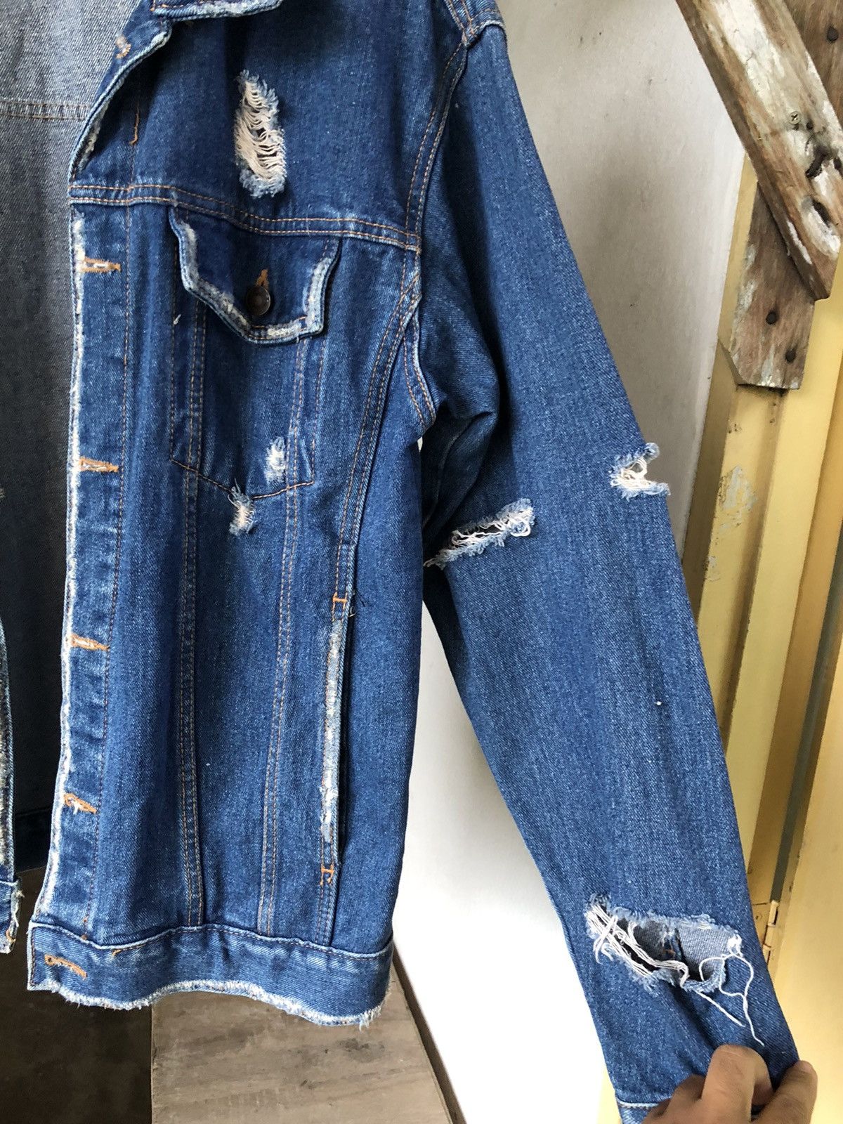 Seditionaries Korean Brans Vincent Punk Distressed Denim Trucker Jacket Size US L / EU 52-54 / 3 - 6 Thumbnail