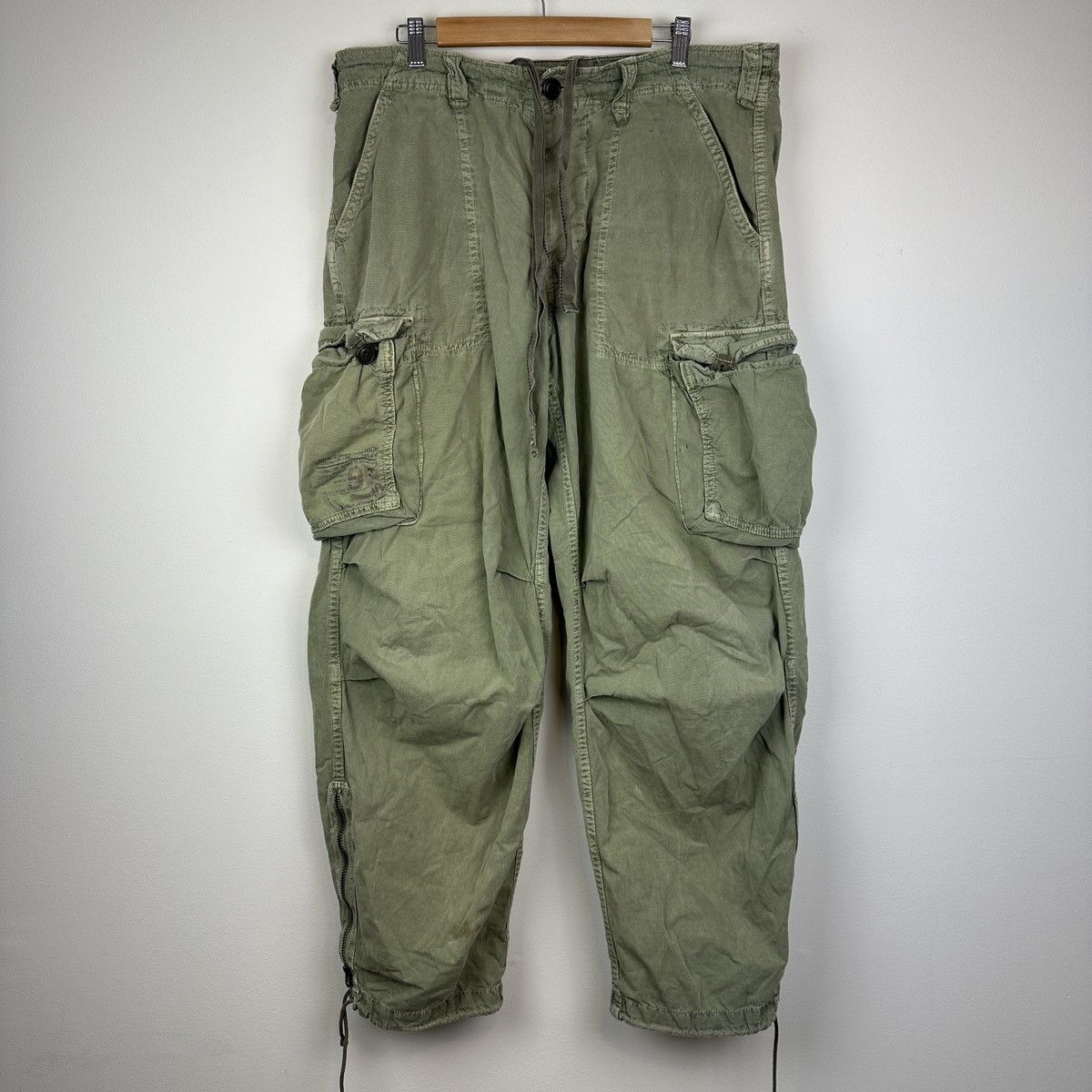 image of Abercrombie Fitch x Military VTG Abercrombie Cargo Military Flight Cargo Pants in Green (Size 36)