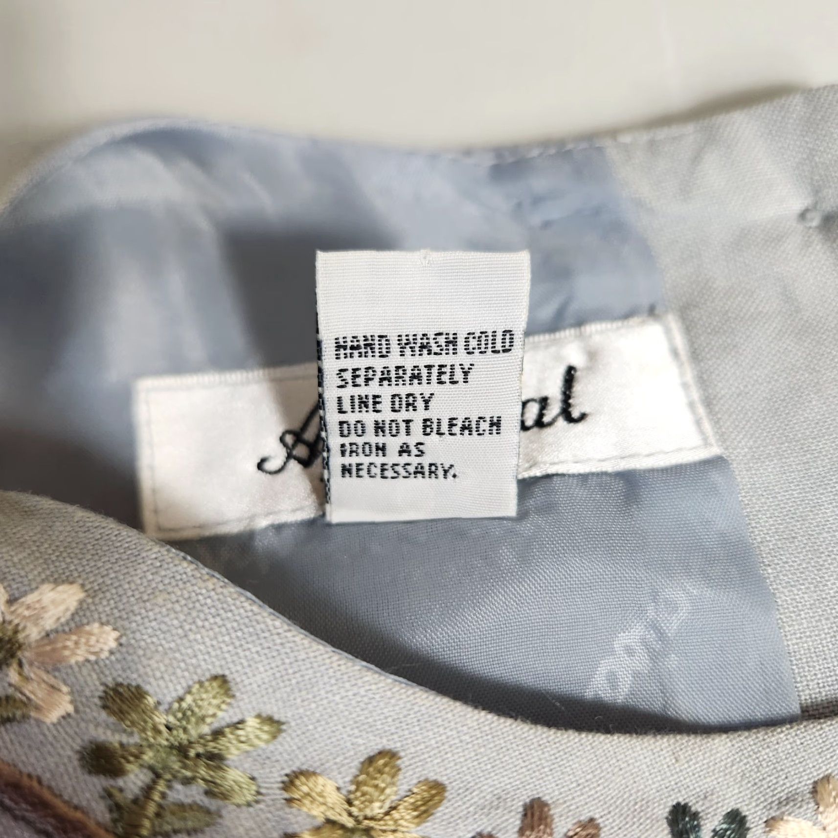 Vintage VINTAGE Appraisal Womens Vest 12 Light Blue Floral Embroidered Button-Back Size XL / US 12-14 / IT 48-50 - 6 Thumbnail