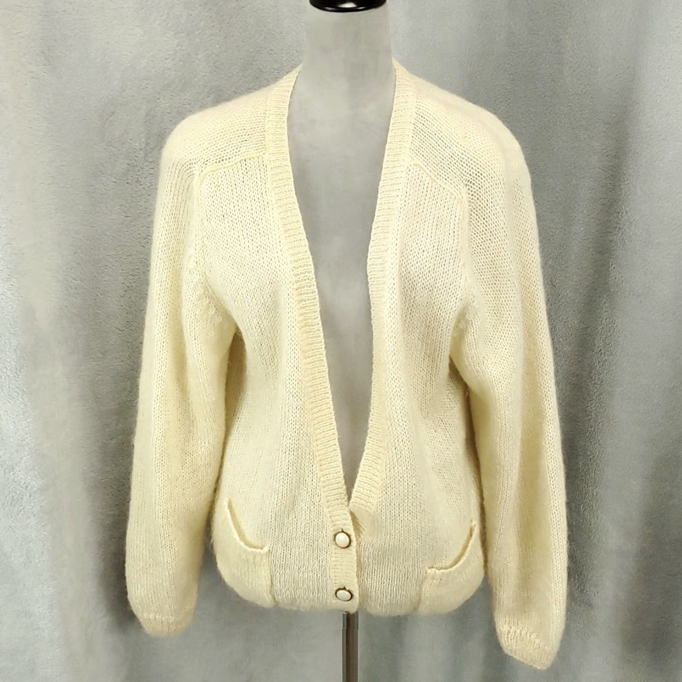 Vintage VINTAGE Bramble Lane Womens CardiganSweater Mohair Ivory Button Long Sleeve V-Neck L (Relaxed Fit) Size L / US 10 / IT 46 - 2 Thumbnail
