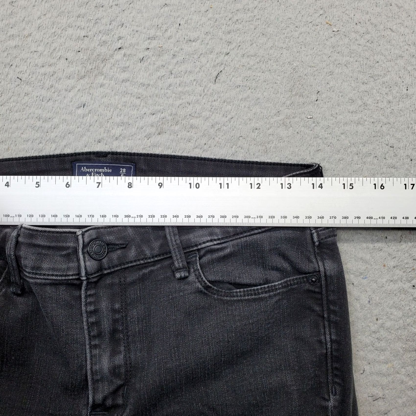 Abercrombie & Fitch Abercrombie & Fitch Skinny Jeans Womens 28 Black Cotton Distressed Frayed Hem Jeans Size 28" / US 6 / IT 42 - 6 Thumbnail