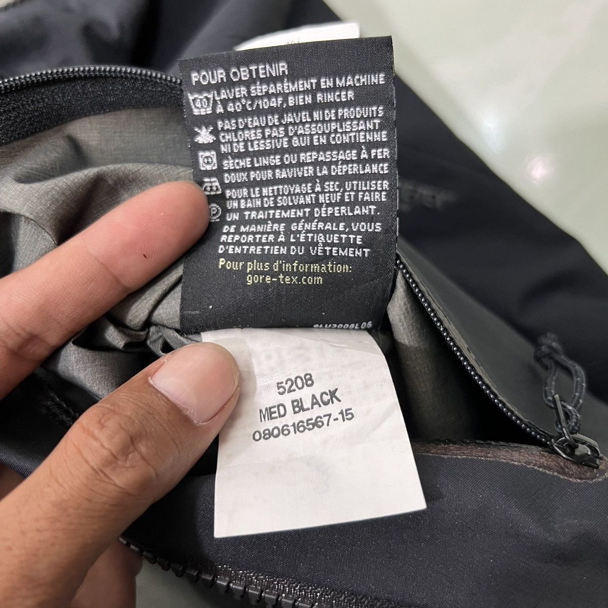 Arc'teryx 💥 Rare Arcteryx Alpha Sv Med Black Jacket Made In Canada Size US M / EU 48-50 / 2 - 18 Thumbnail