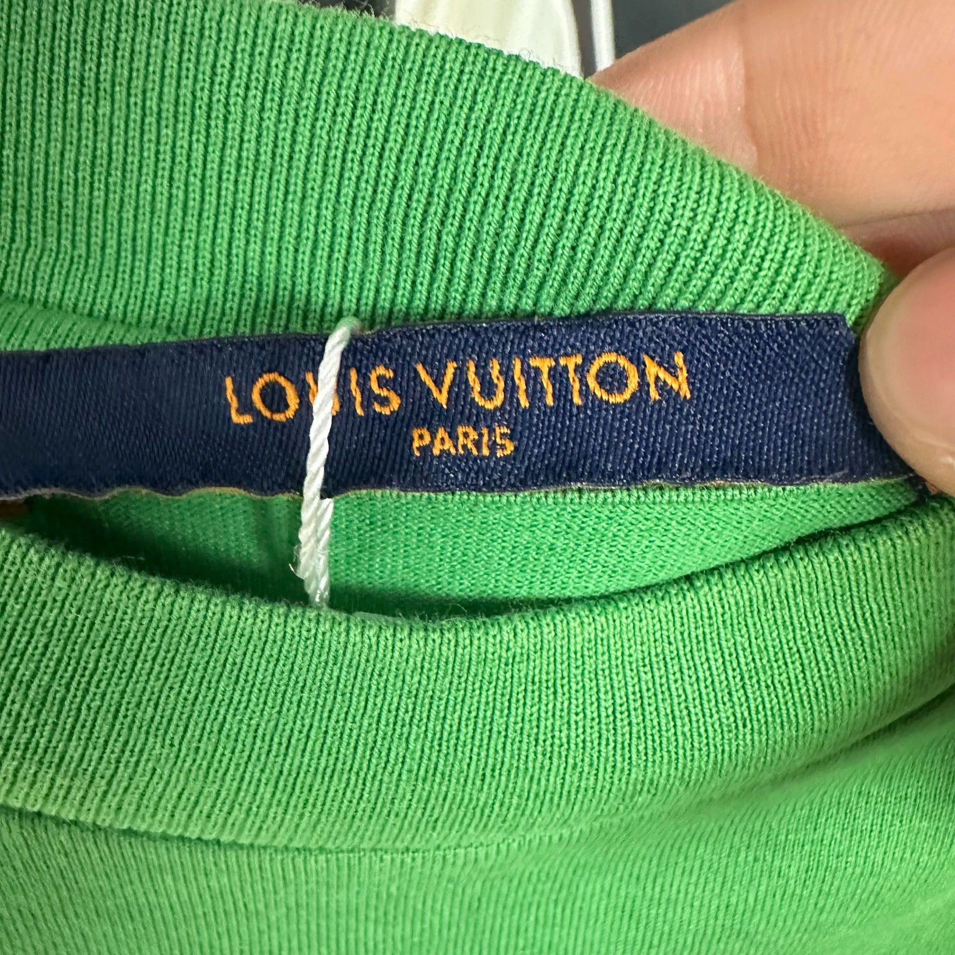 Louis Vuitton louis vuitton green embossed logo short sleeve tee Size US S / EU 44-46 / 1 - 4 Thumbnail