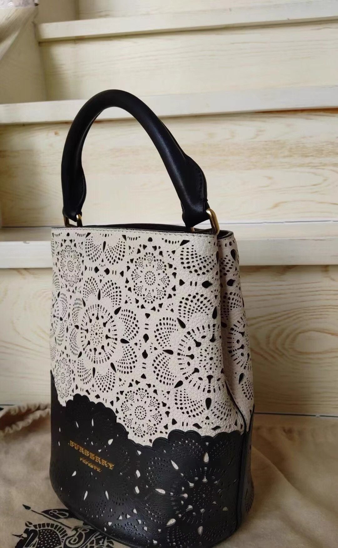 Burberry BURBERRY Bucket Handbag & Shoulder Bag K31 Size ONE SIZE - 4 Thumbnail