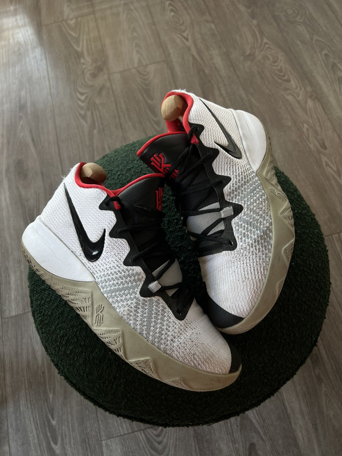 Nike Nike Kyrie Flytrap White/ Black/ Red Pro Basketball Sneakers Size US 10 / EU 43 - 8 Thumbnail