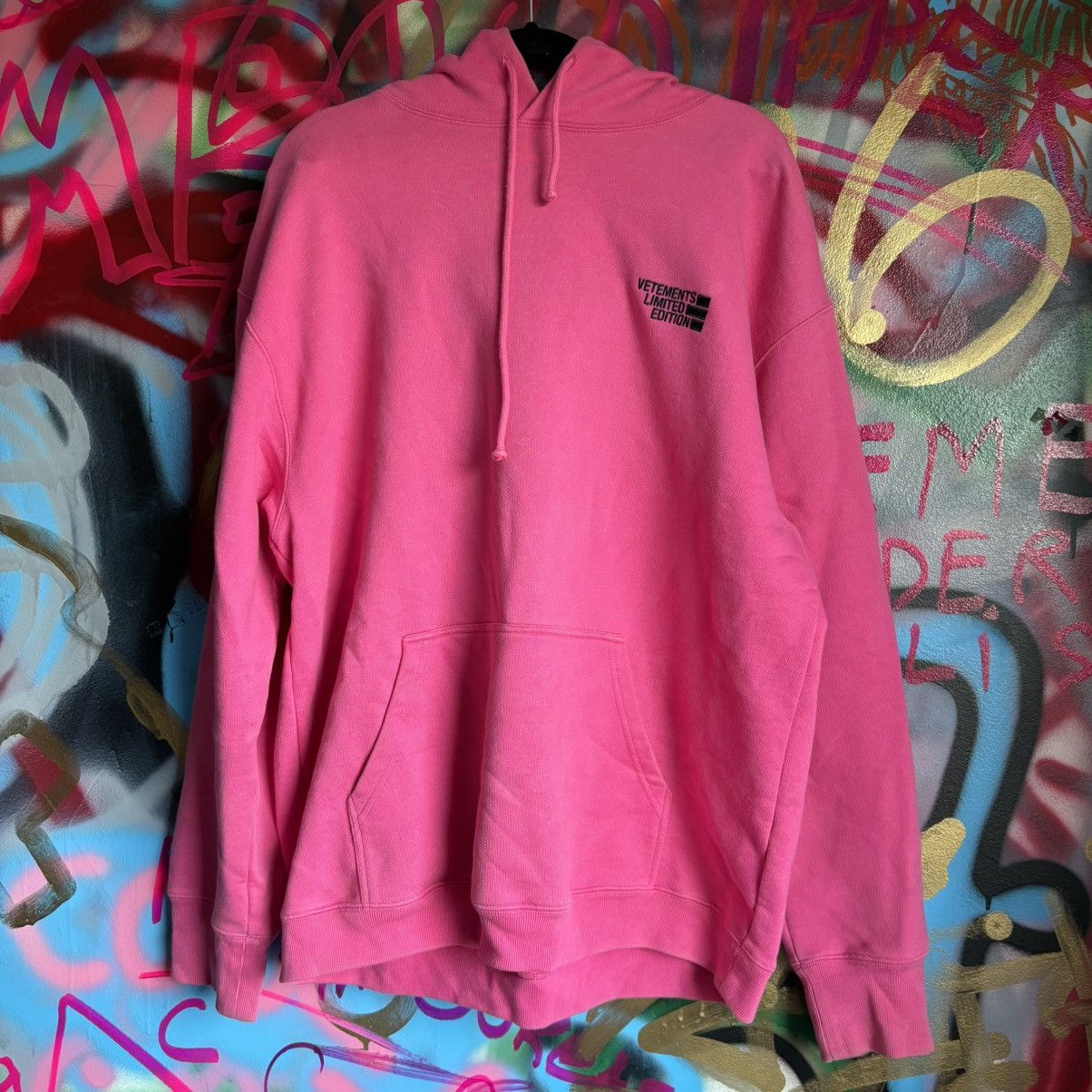 Vetements Pink Vetements Limited Edition Logo Hoodie Size M Size US M / EU 48-50 / 2 - 1 Thumbnail