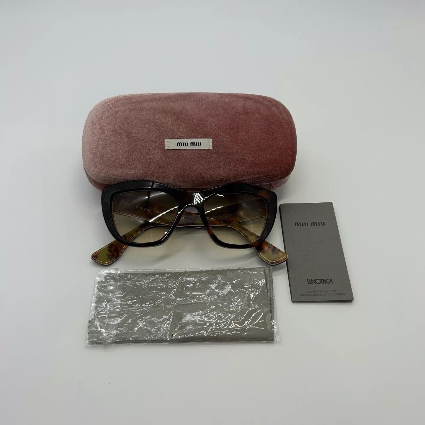 Miu Miu MIU MIU Irregular Temple Logo Sunglasses w/ Case HB6925 Size ONE SIZE - 5 Thumbnail