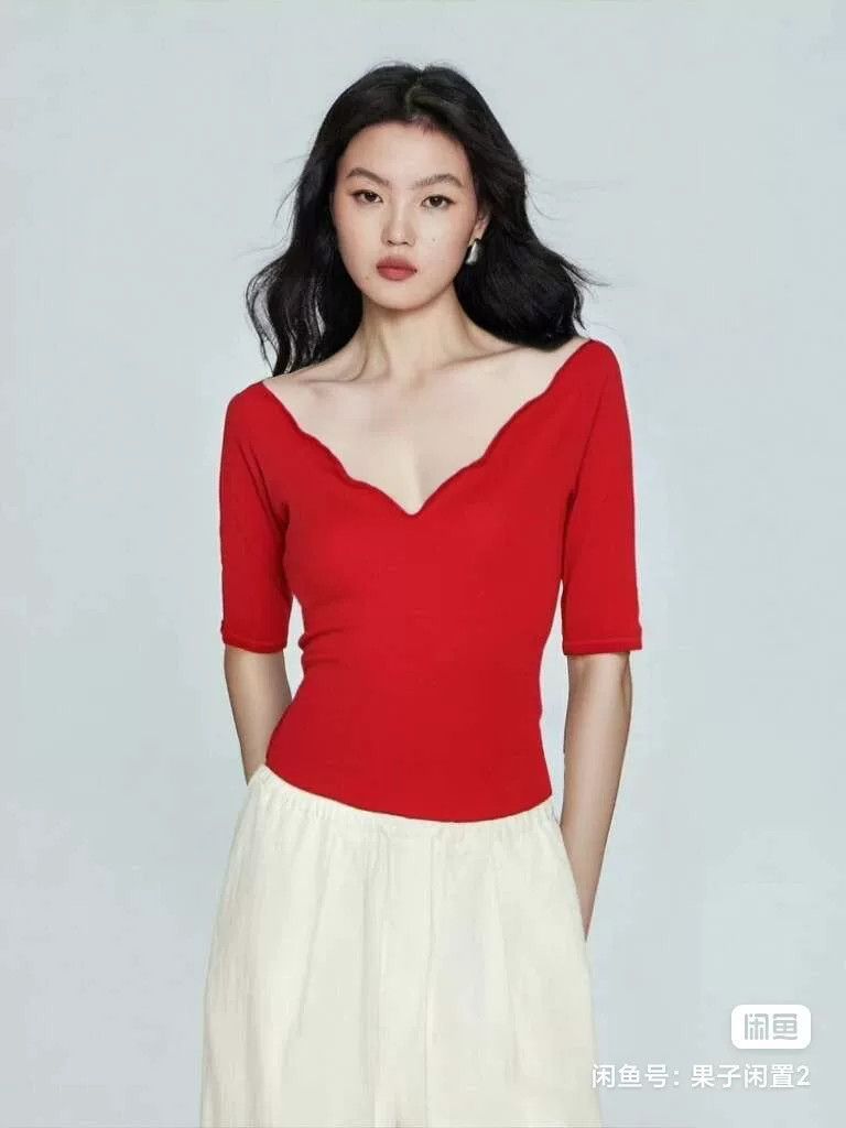 Dior dior red scalloped neckline knit top Size US M / EU 48-50 / 2 - 1 Thumbnail