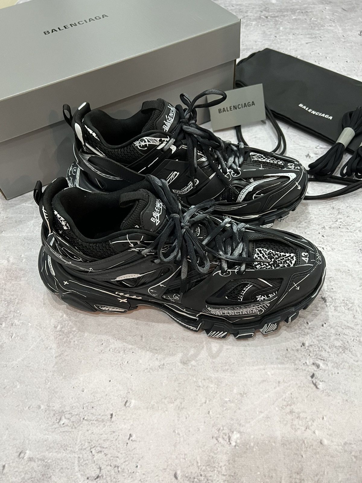 Balenciaga Balenciaga Track Sneaker Sketch Graffiti Size US 10 / EU 43 - 2 Thumbnail