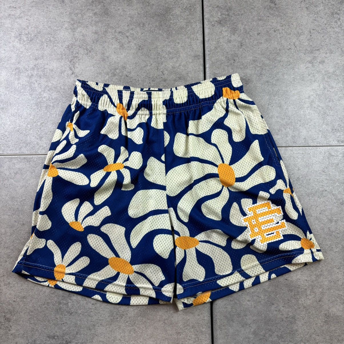 Eric Emanuel Eric Emanuel EE Basic Shorts Blue Daisies Yellow Large Size US 32 / EU 48 - 1 Thumbnail