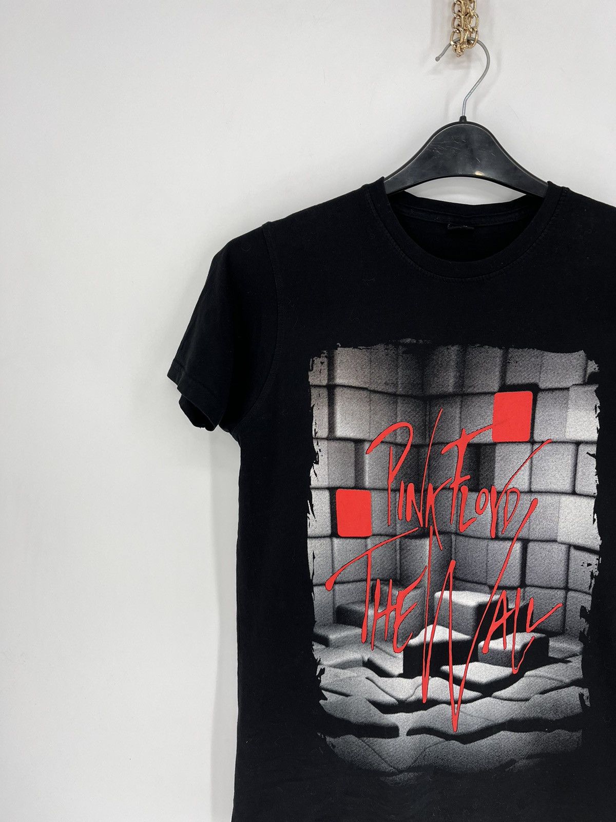 Band Tees Vintage Y2K Pink Floyd “The Wall” Shirt Rock Band Tee Size US S / EU 44-46 / 1 - 4 Thumbnail