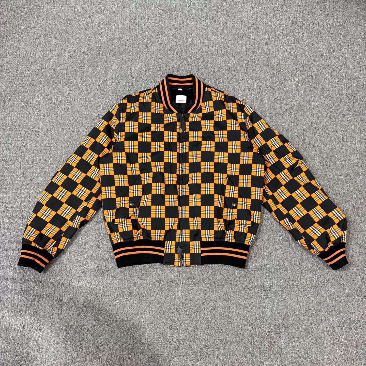 Burberry Burberry Check puffer jacket M 99 New Size US M / EU 48-50 / 2 - 1 Thumbnail