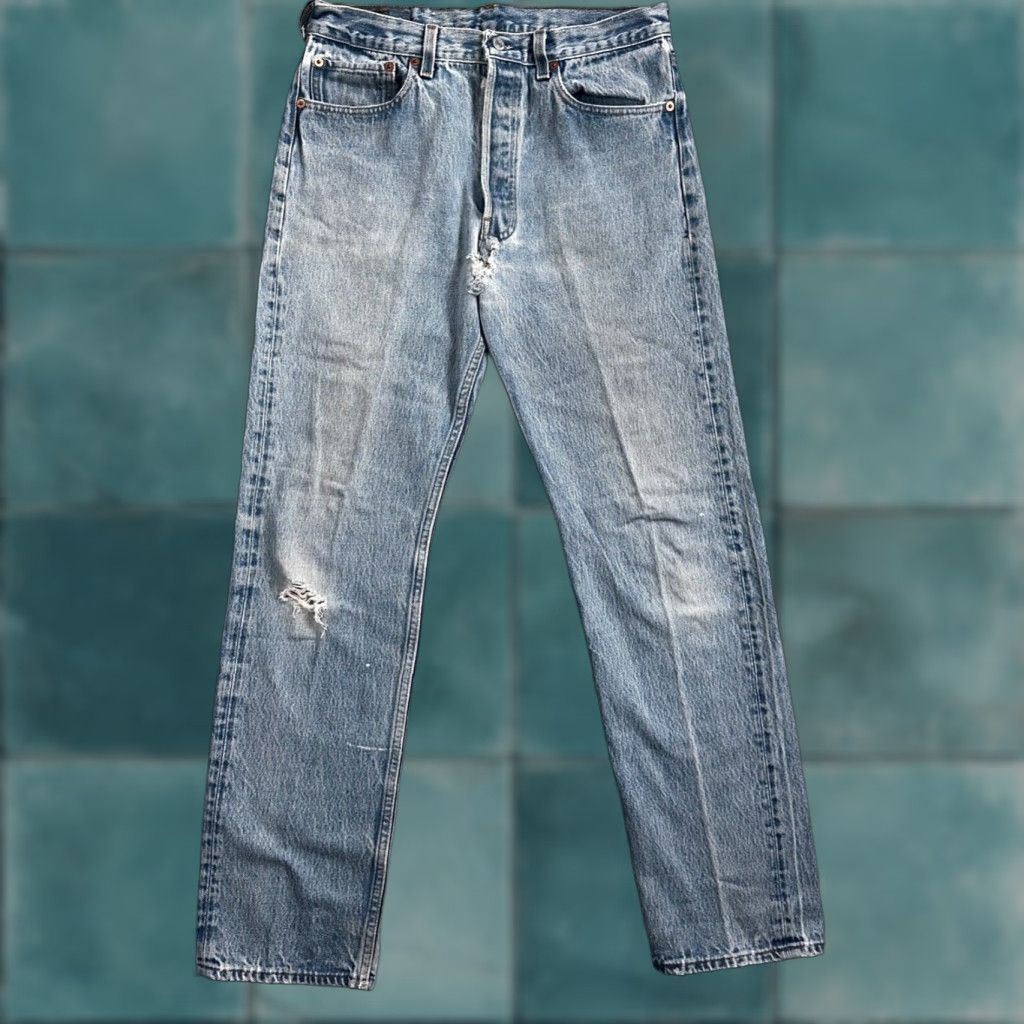 Levi's VINTAGE Levi's 501 Jeans - Men - Straight - 33x36 - Light Wash Denim - 90s USA Comfort Fit - Regular Rise - Button Fly - 501 Series - 1990s Size US 33 - 1 Thumbnail
