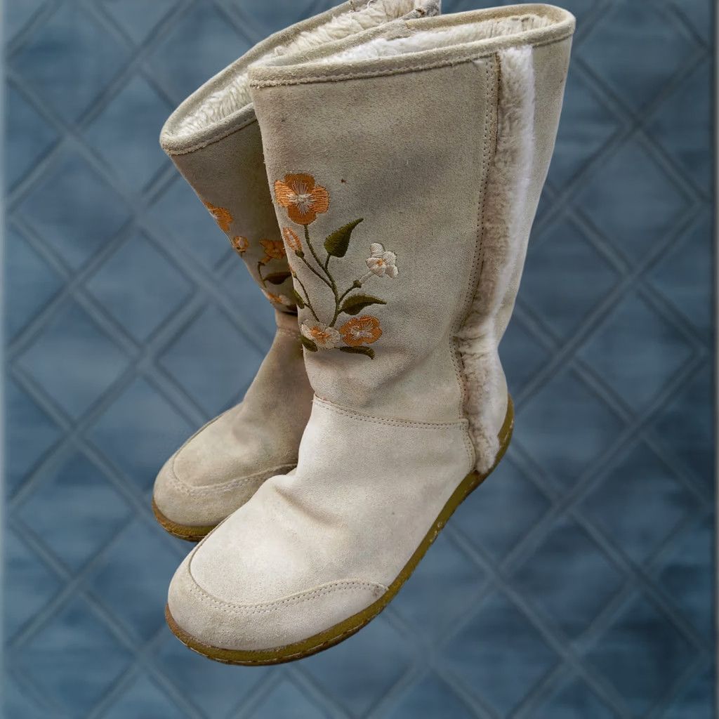 Vintage Report Mid-Calf Suede Boots Womens 7.5 Beige Embroidered Floral Winter Boots Size US 8 / IT 38 - 1 Thumbnail