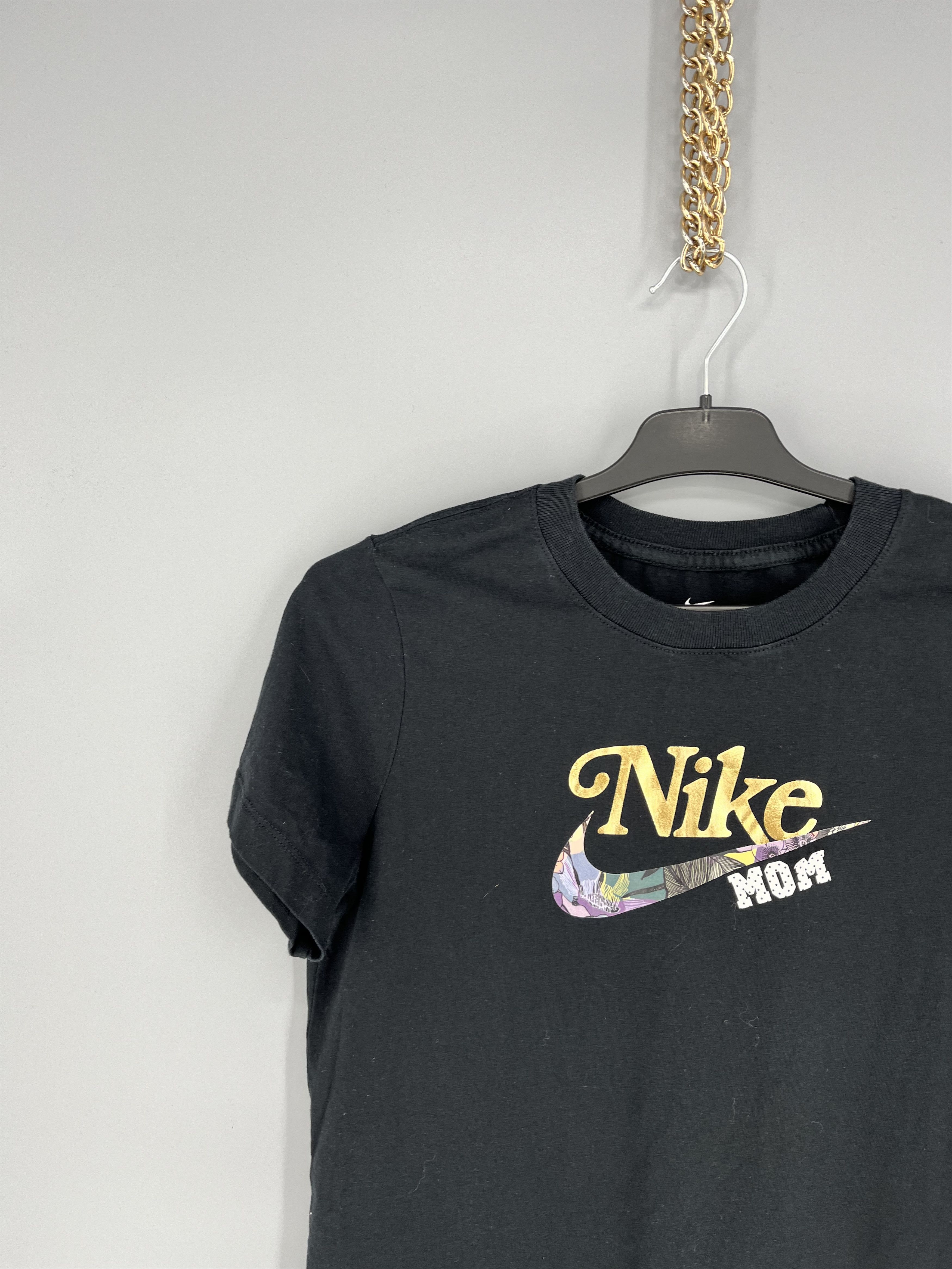 Nike Vintage Y2K Nike "Mom" Center Swoosh Logo T-Shirt Size M / US 6-8 / IT 42-44 - 4 Thumbnail