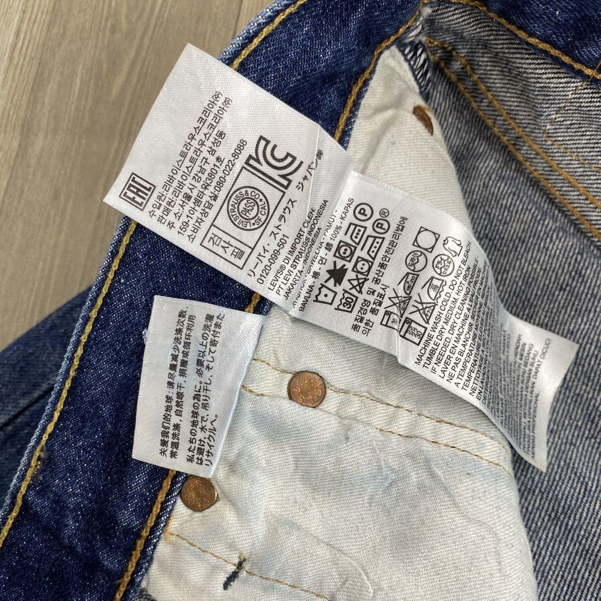 Levi's Vintage Clothing 2000s Vintage Levis 501 Painted 38x34 Blue Jeans Size US 38 / EU 54 - 12 Thumbnail