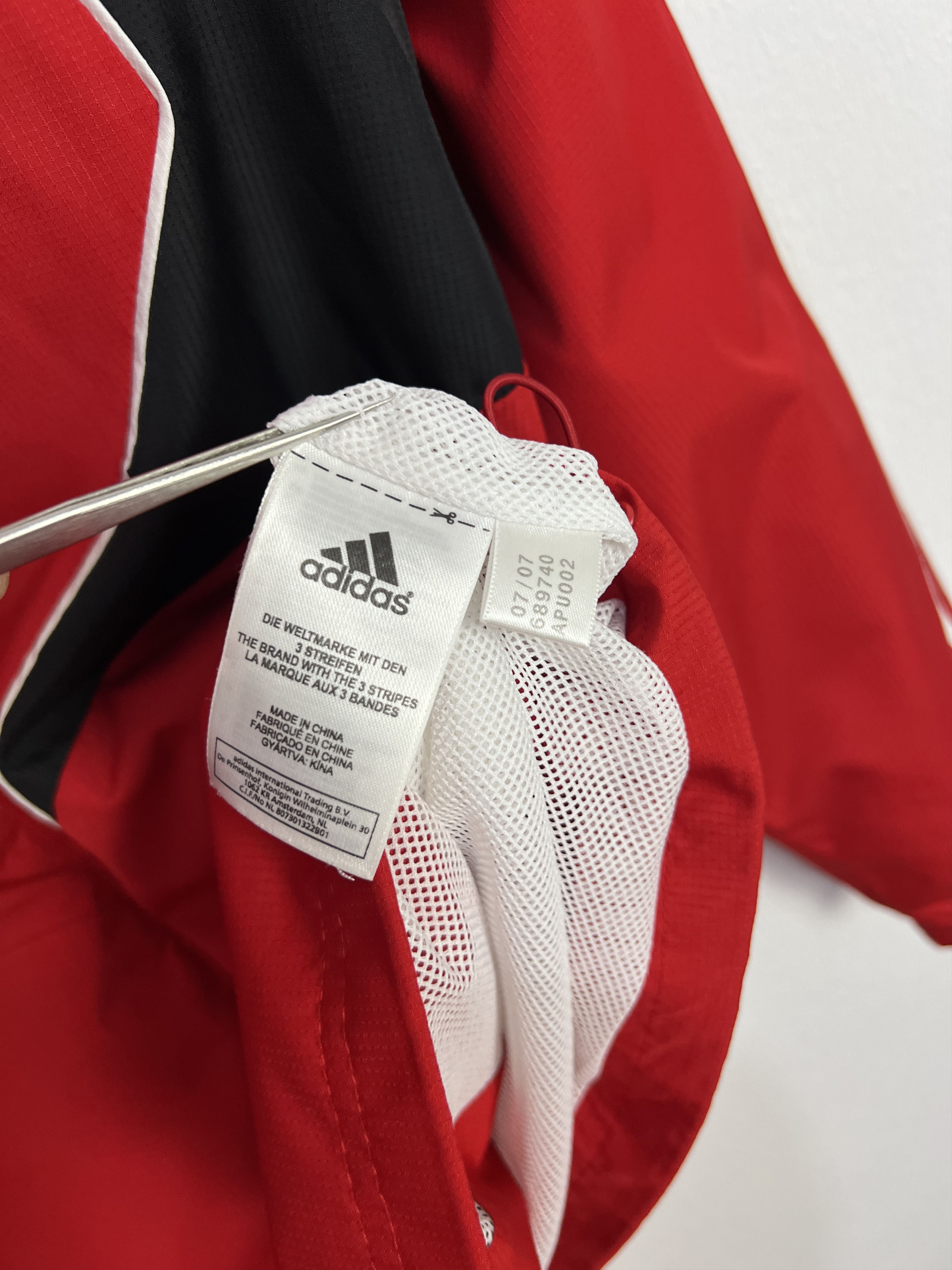 Adidas Vintage Adidas Liverpool Football Jacket Soccer Hooded Size US L / EU 52-54 / 3 - 9 Thumbnail