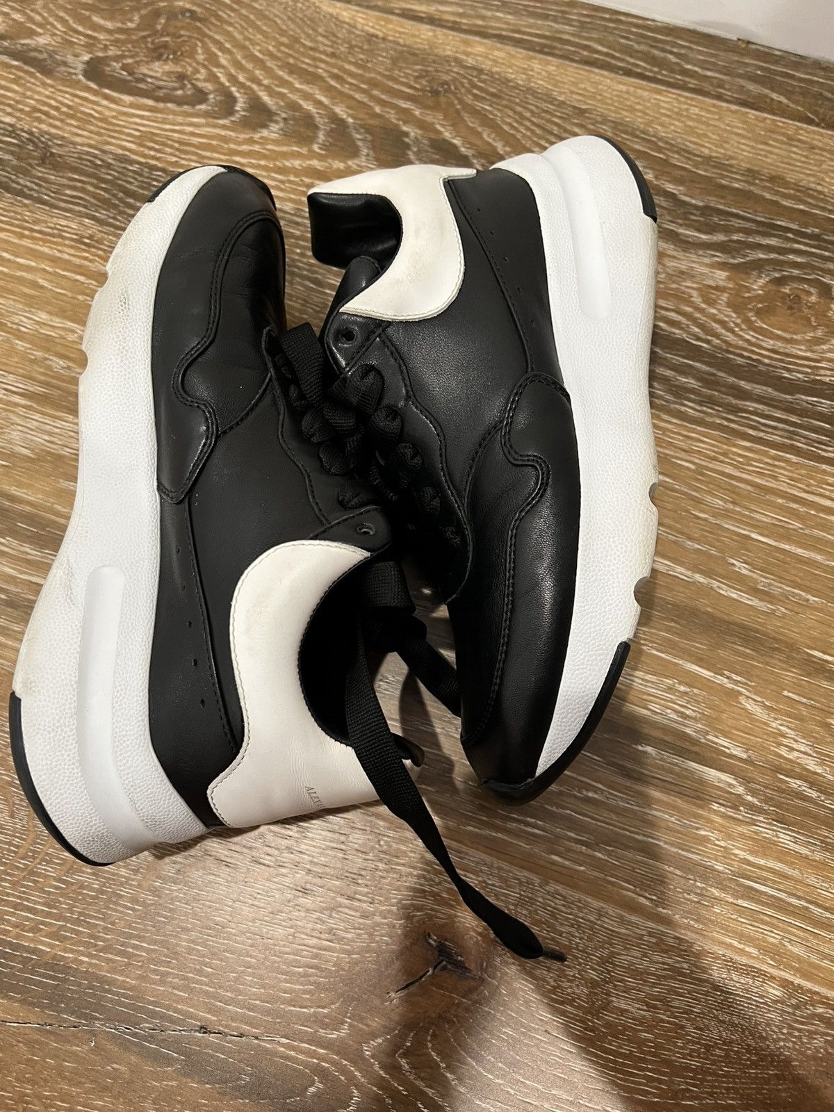 Alexander McQueen Alexander McQueen Women's Leather Runner Sneaker 520014 Size US 6 / IT 36 - 6 Thumbnail