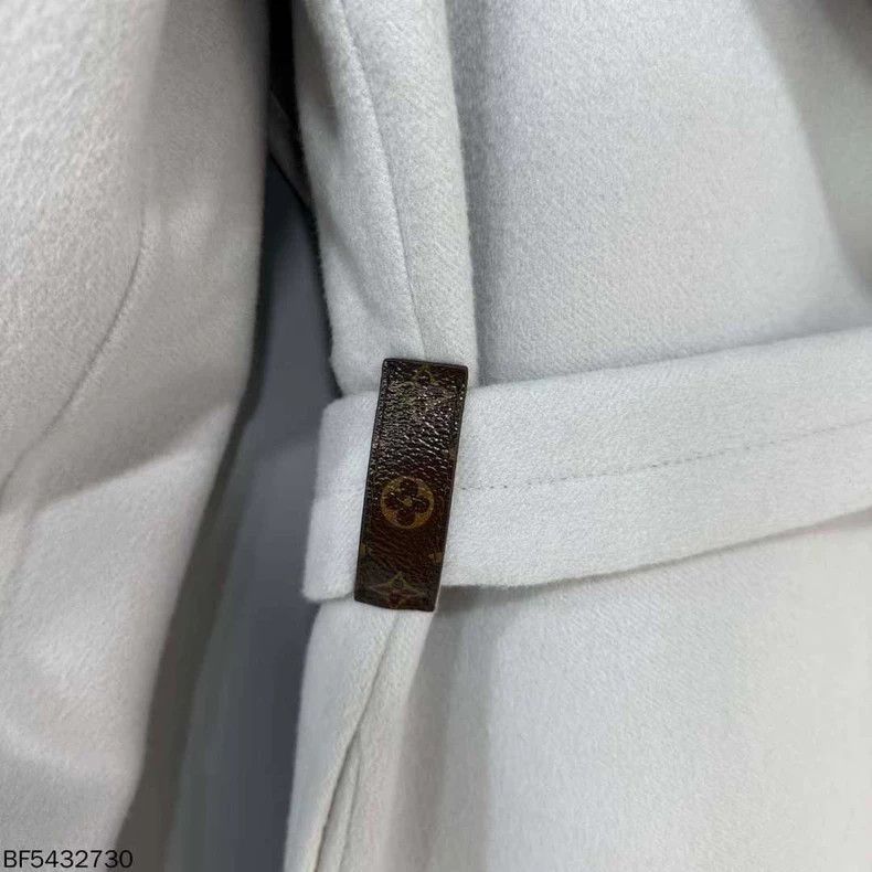 Louis Vuitton Louis Vuitton Grey full print bathrobe coat Size XXS / US 00 / IT 34 - 6 Thumbnail
