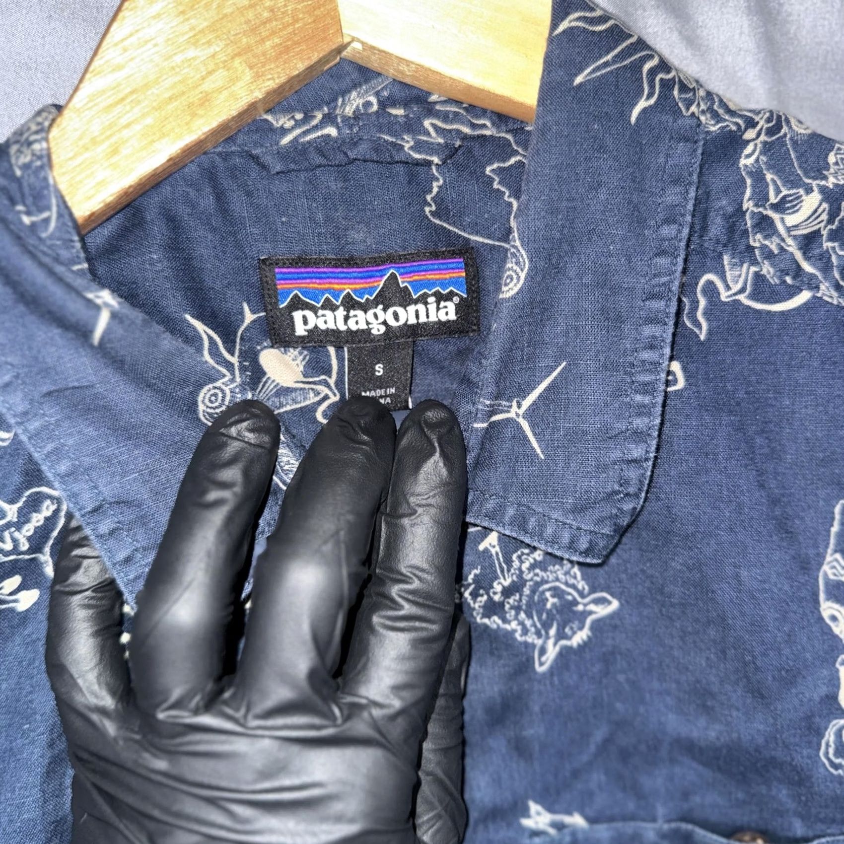 Patagonia Patagonia Shirt Mens Small Blue Go Solar Graphic Short Sleeve Button Up Casual Size US S / EU 44-46 / 1 - 3 Thumbnail