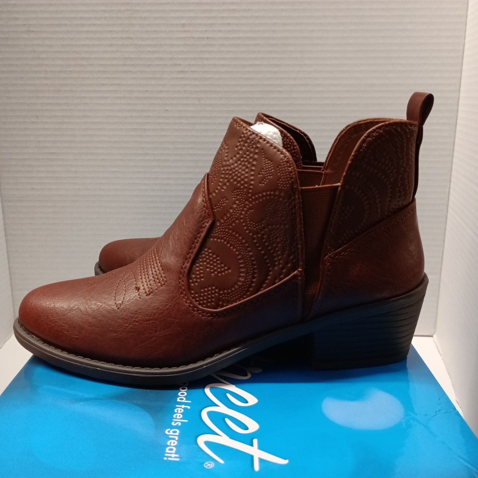 Other EASY STREET womens ankle boots Size 7.5 M Taupe faux leather Size US 7.5 / IT 37.5 - 3 Thumbnail