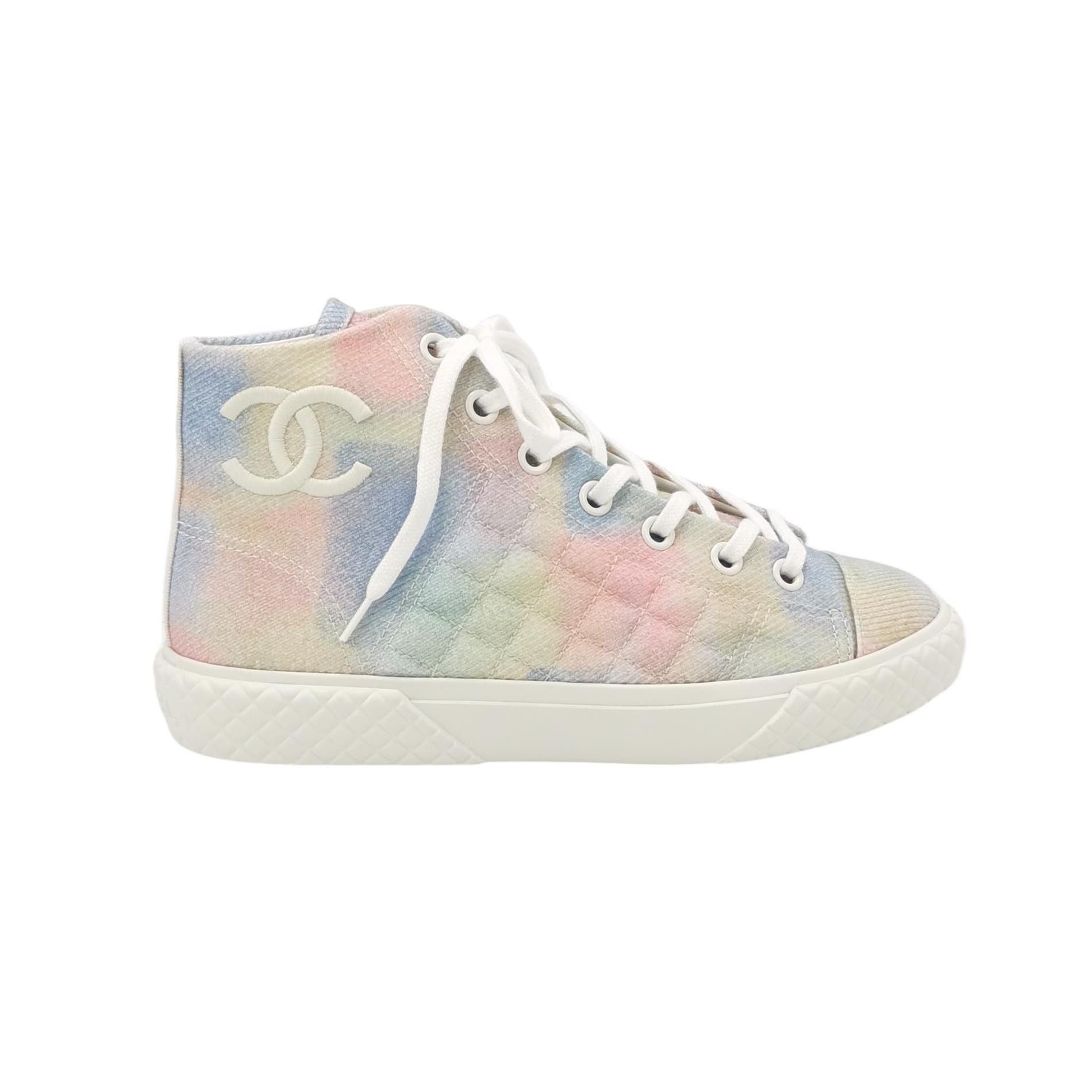 Chanel Chanel Women 8-5 Lowtop Sneakers Size US 8.5 / IT 38.5 - 1 Thumbnail