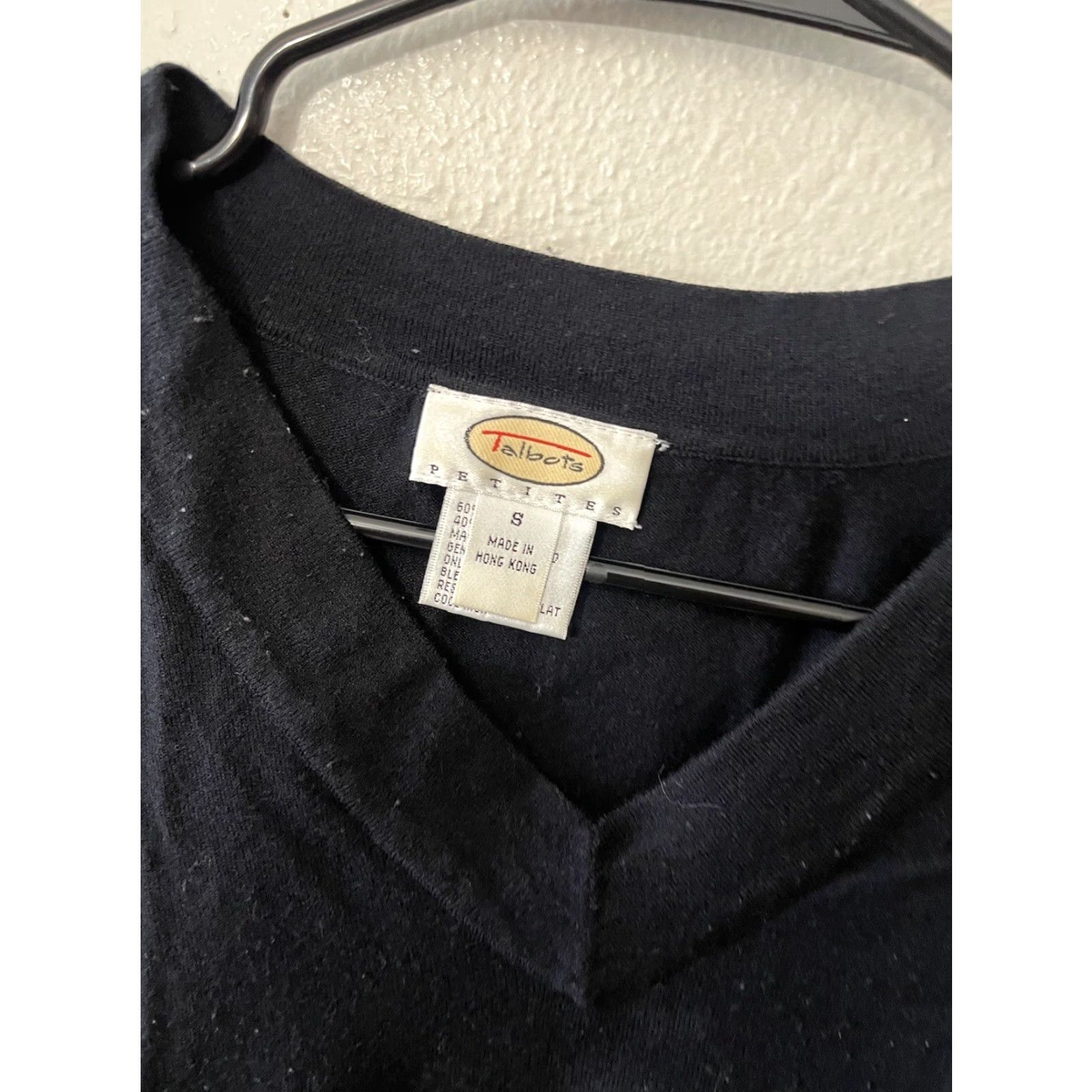 Talbots VINTAGE Talbots V-Neck Stretch Sweater Petites Small Black Rayon Nylon Blend Retro Womens Size S / US 4 / IT 40 - 2 Thumbnail