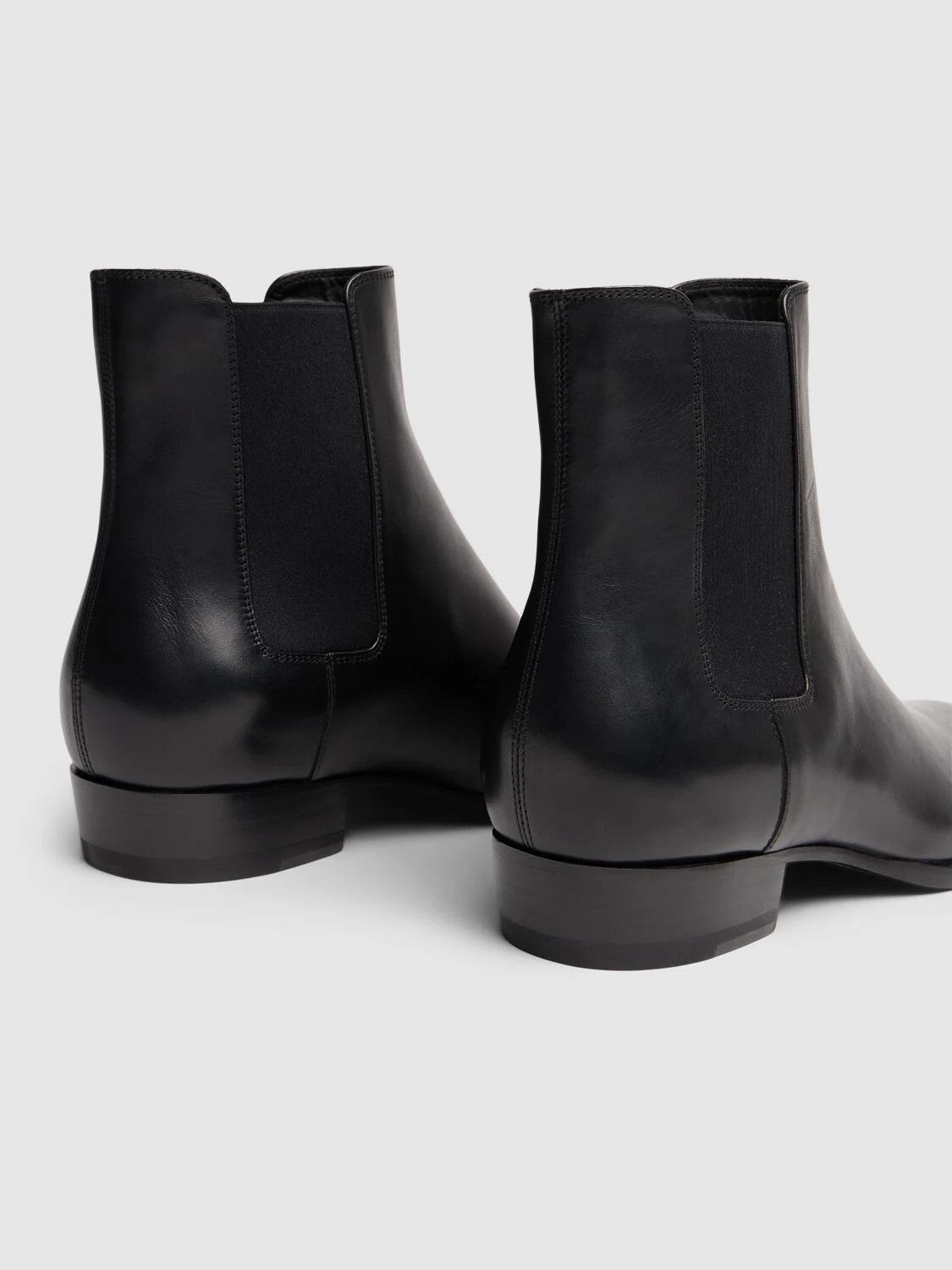 Wyatt 30 Chelsea Boots in Black