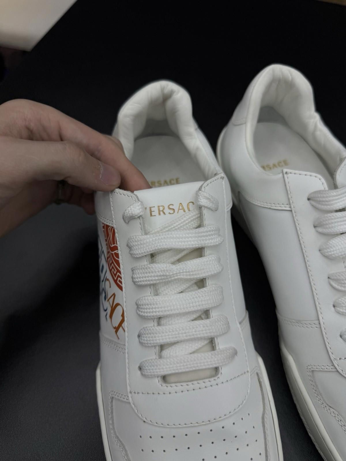 Versace $850 Authentic Versace Logo Low Top Sneaker Size 43EU/10US Size US 10 / EU 43 - 7 Thumbnail