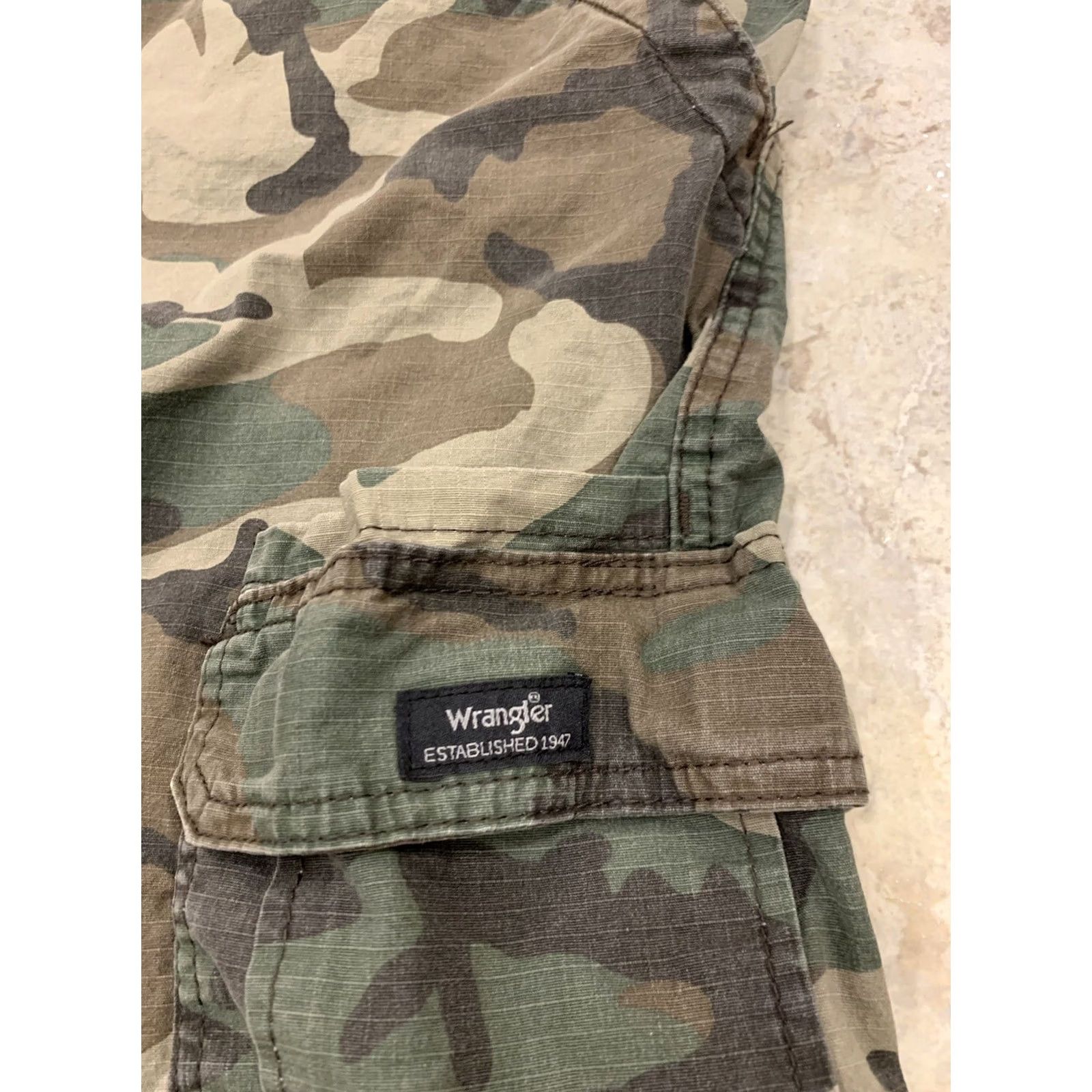 Wrangler VINTAGE Wrangler Cargo Shorts? No, not vintage. Size US 30 / EU 46 - 4 Thumbnail