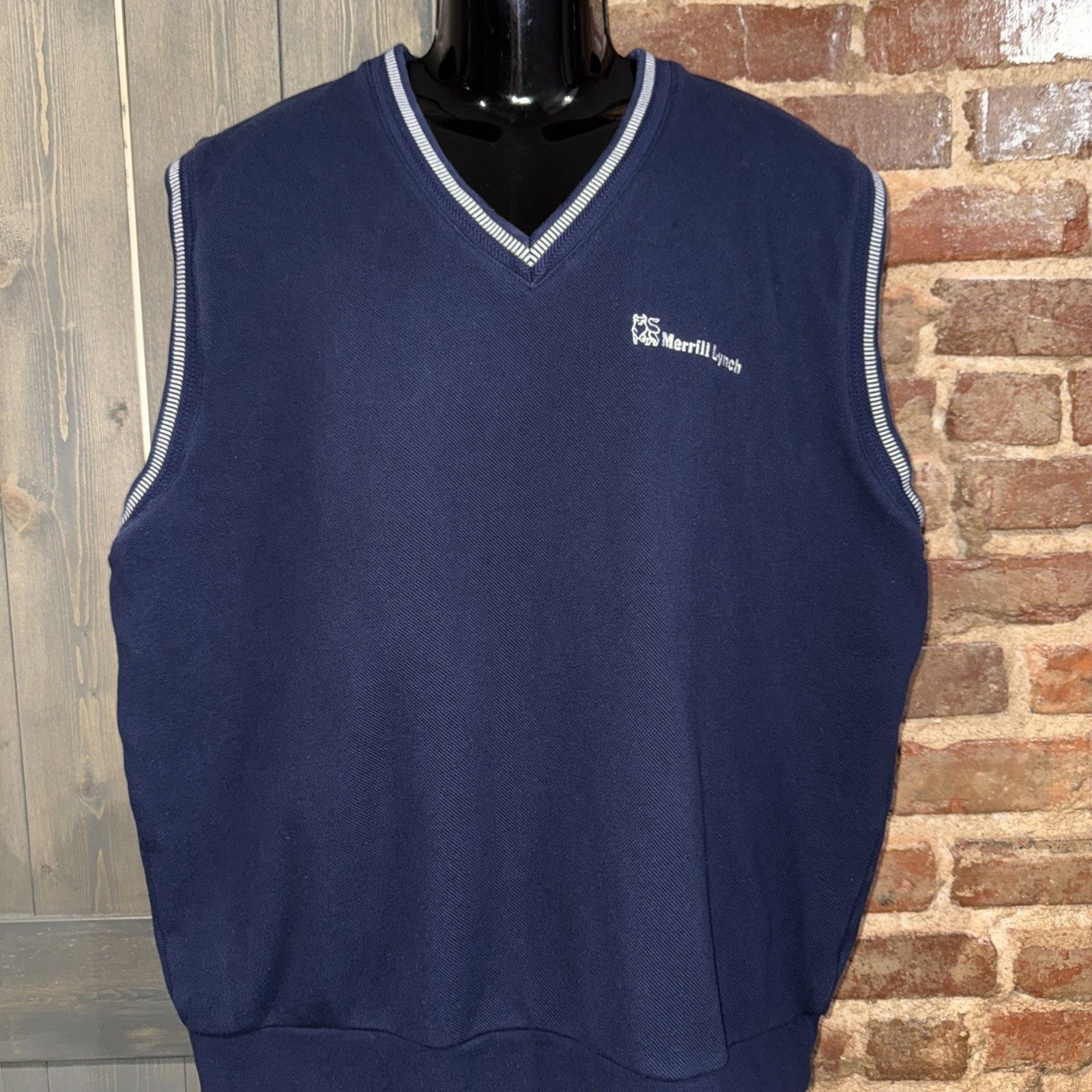 Izod Navy Golf Vest Sz 2XL W/ Merrill Lynch Embroidered EUC Money Size US XXL / EU 58 / 5 - 2 Thumbnail
