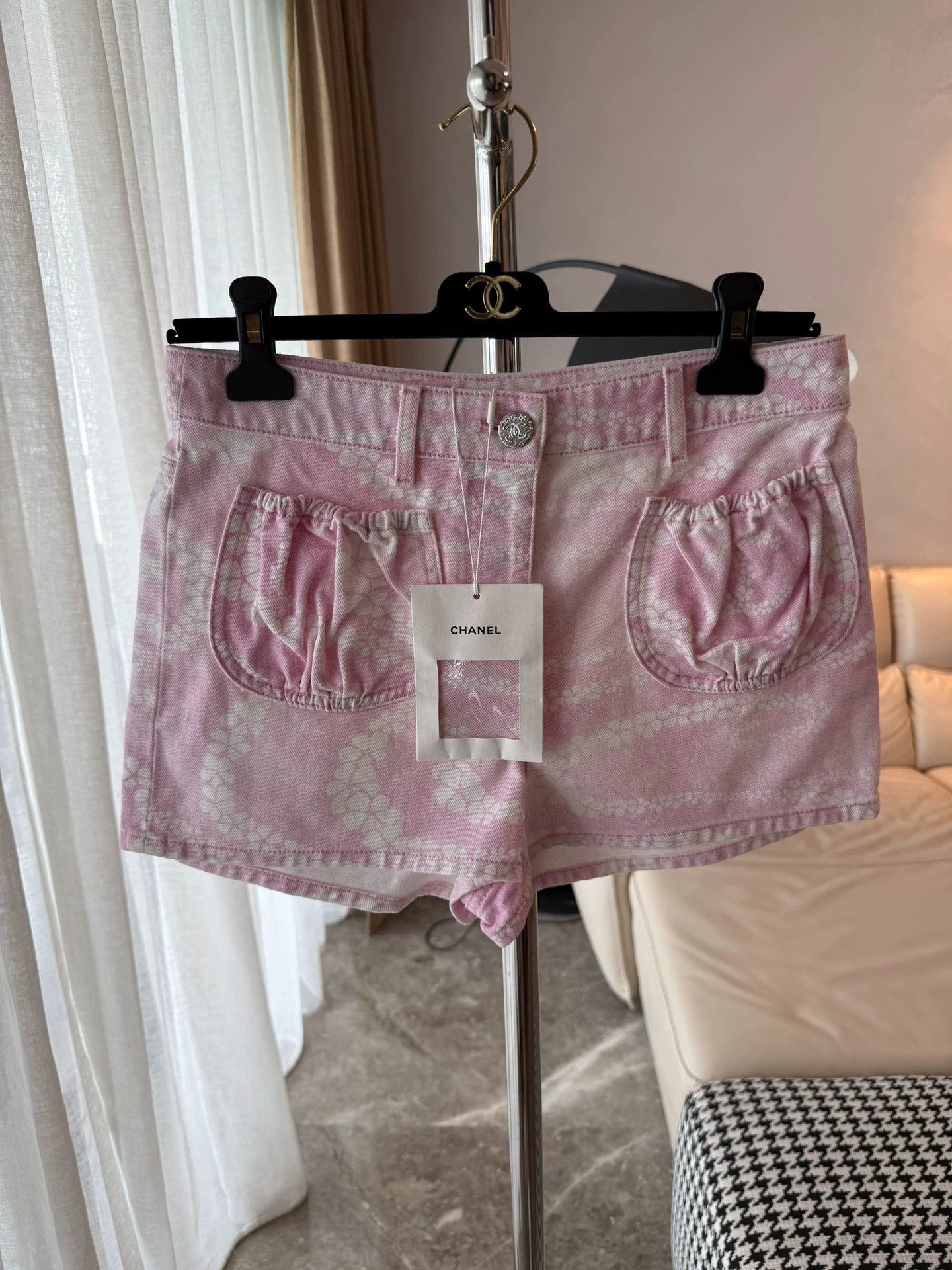 Chanel Chanel 25 Coco Beach Pink Floral Shorts 36 Size 26" / US 2 / IT 38 - 8 Thumbnail