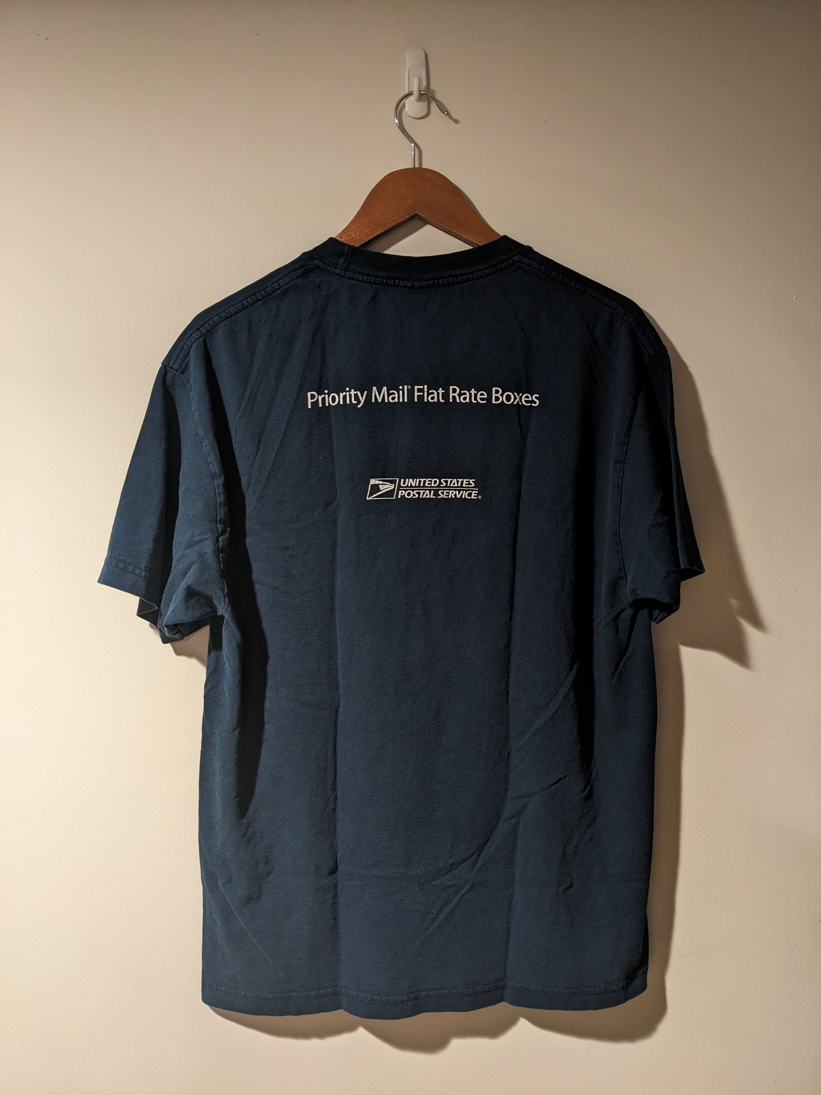 Gildan × Vintage Vintage Y2K USPS A Simpler Way to Ship Priority Mail T-Shirt Size US L / EU 52-54 / 3 - 4 Thumbnail