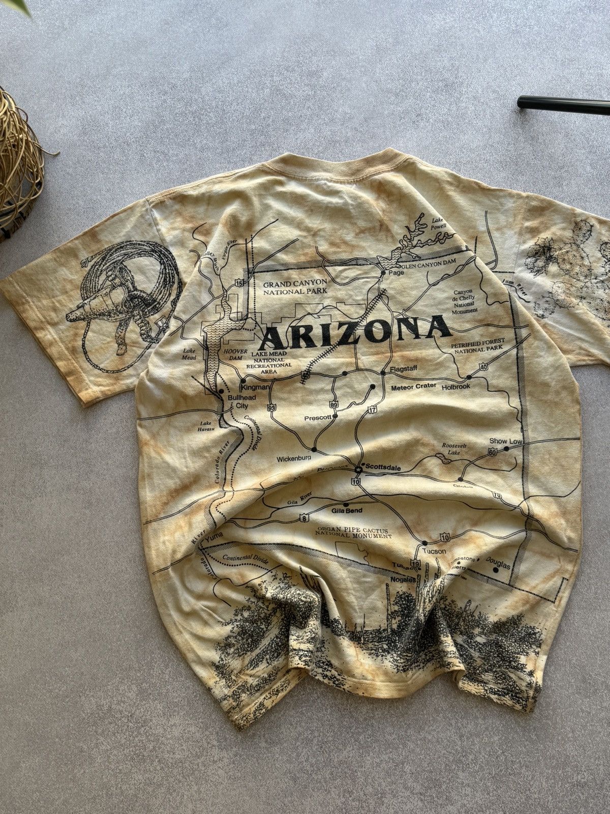 Gildan Vintage Arizona 1994 over print map Tee Size US L / EU 52-54 / 3 - 4 Thumbnail