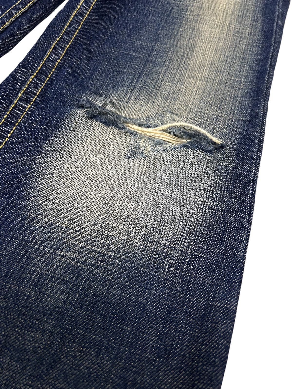 Japanese Brand × Vintage Vintage Red Pepper US Patent Denim Sand Wash Ripped Jeans Size US 27 - 11 Thumbnail